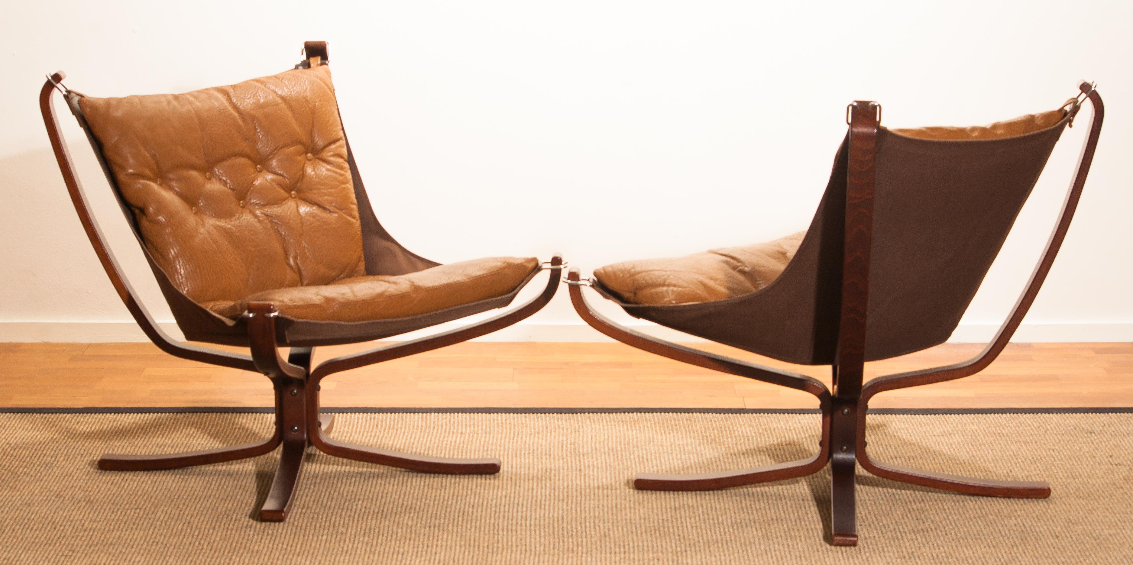 Extremely beautiful set of two lounge chairs or easy chairs. All designed by Sigurd Ressell Norway.
The two chairs are in very good original condition.
The camel leather seating as the wooden frames are all in perfect condition.

Period