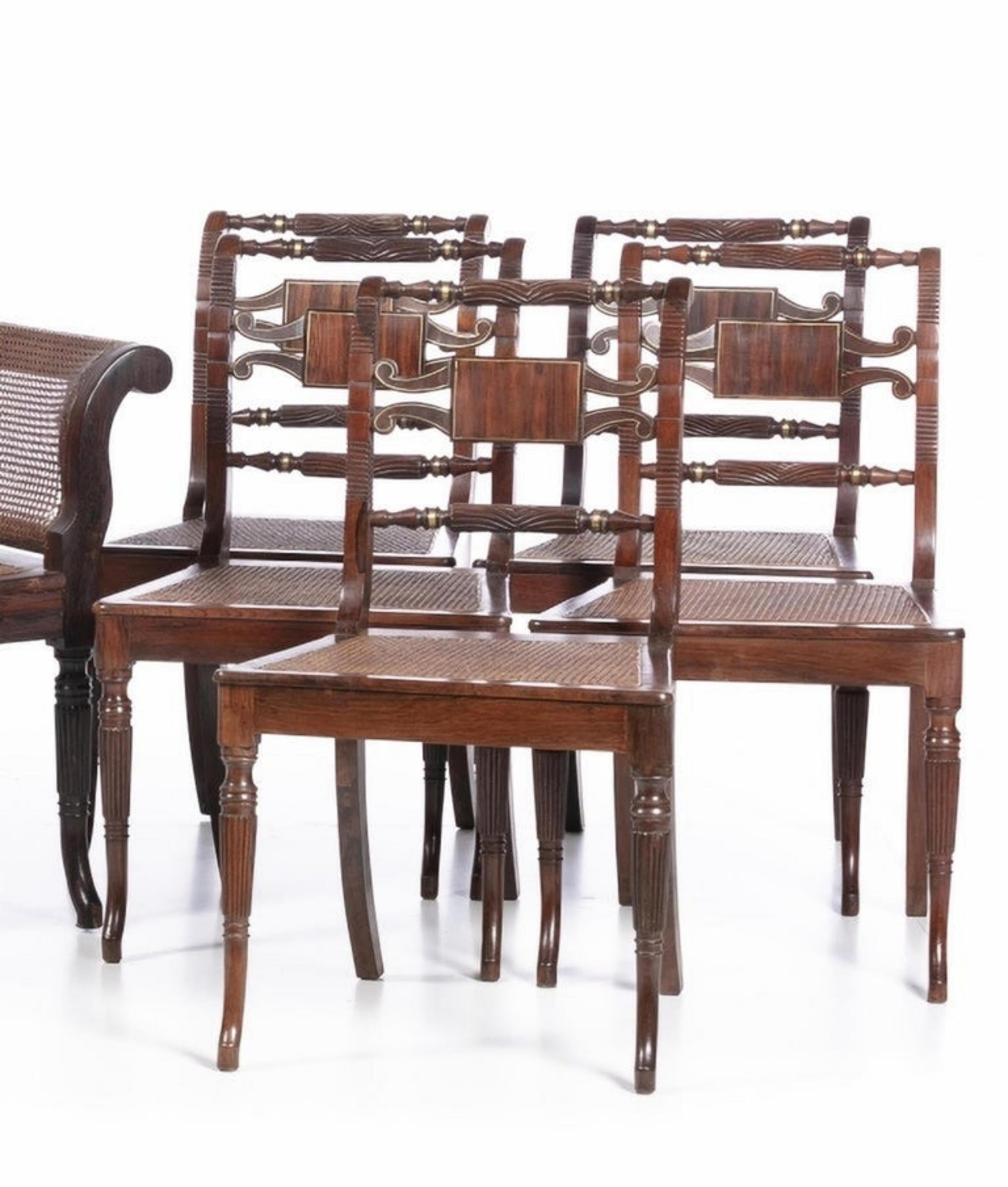 Canape and 5 chair set
Regency
From the 19th century,
In rosewood wood with curved roller arms, and metal applications.
Straw seats.
Dimensions.: (canapé) 87 x 175 x 83 cm.
Dimensions.: (chair) 85 x 50 x 40 cm.
