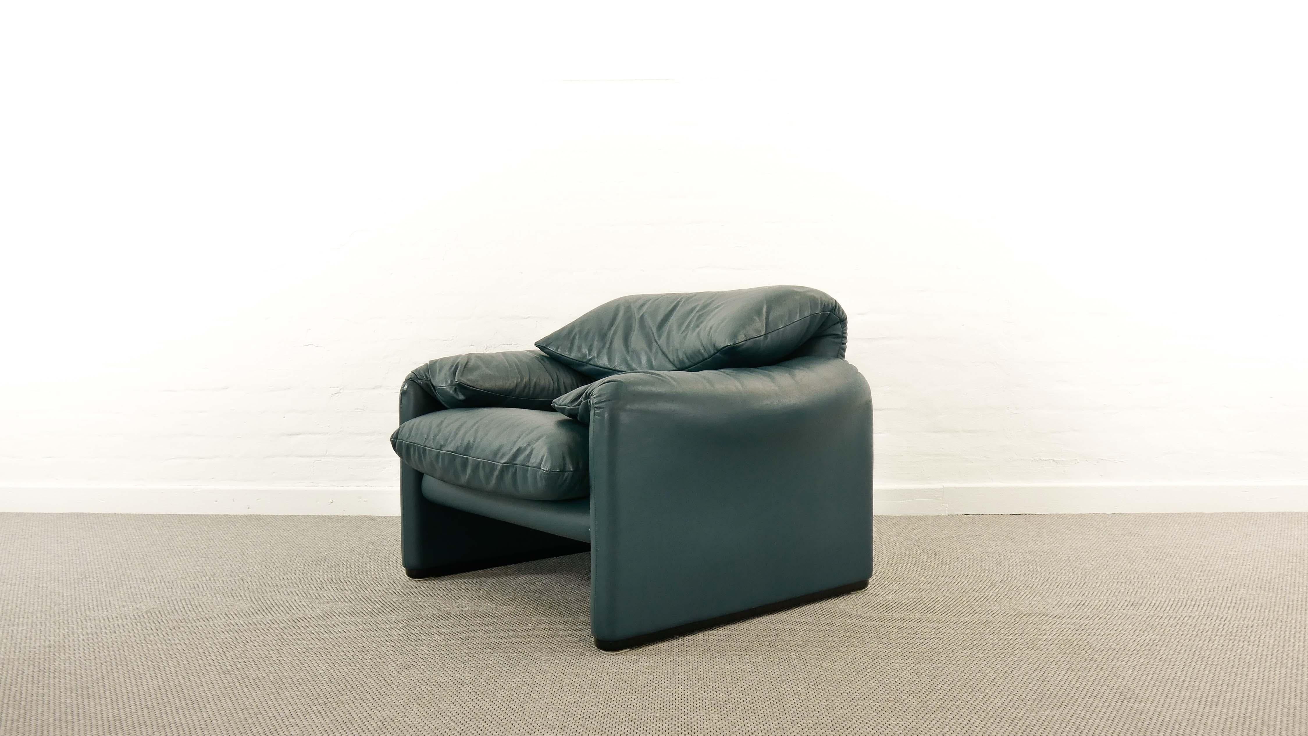 Set Cassina Maralunga 2-Seat Sofa and Easy Chair by Vico Magistretti in Leather 5