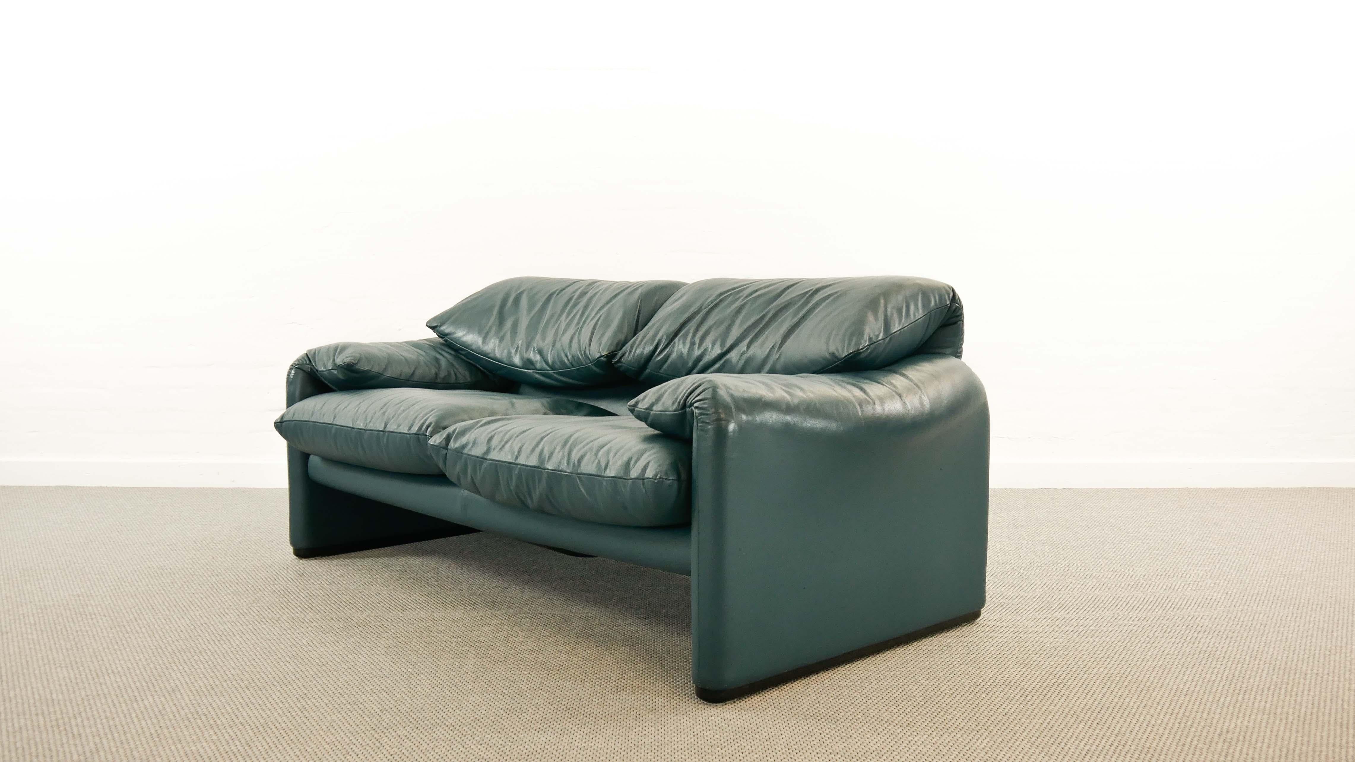 Set Cassina Maralunga 2-Seat Sofa and Easy Chair by Vico Magistretti in Leather 7