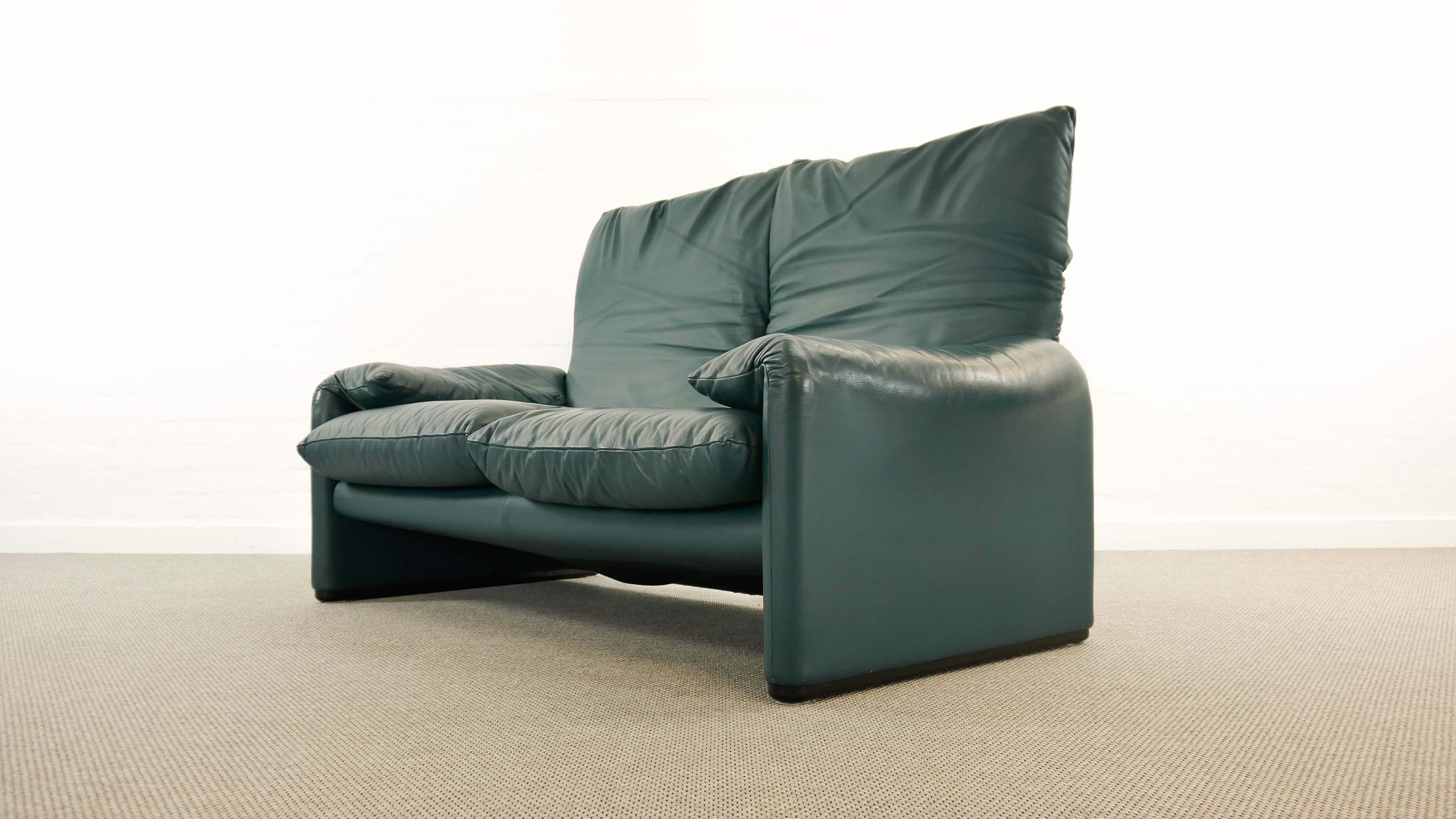 Set Cassina Maralunga 2-Seat Sofa and Easy Chair by Vico Magistretti in Leather 8