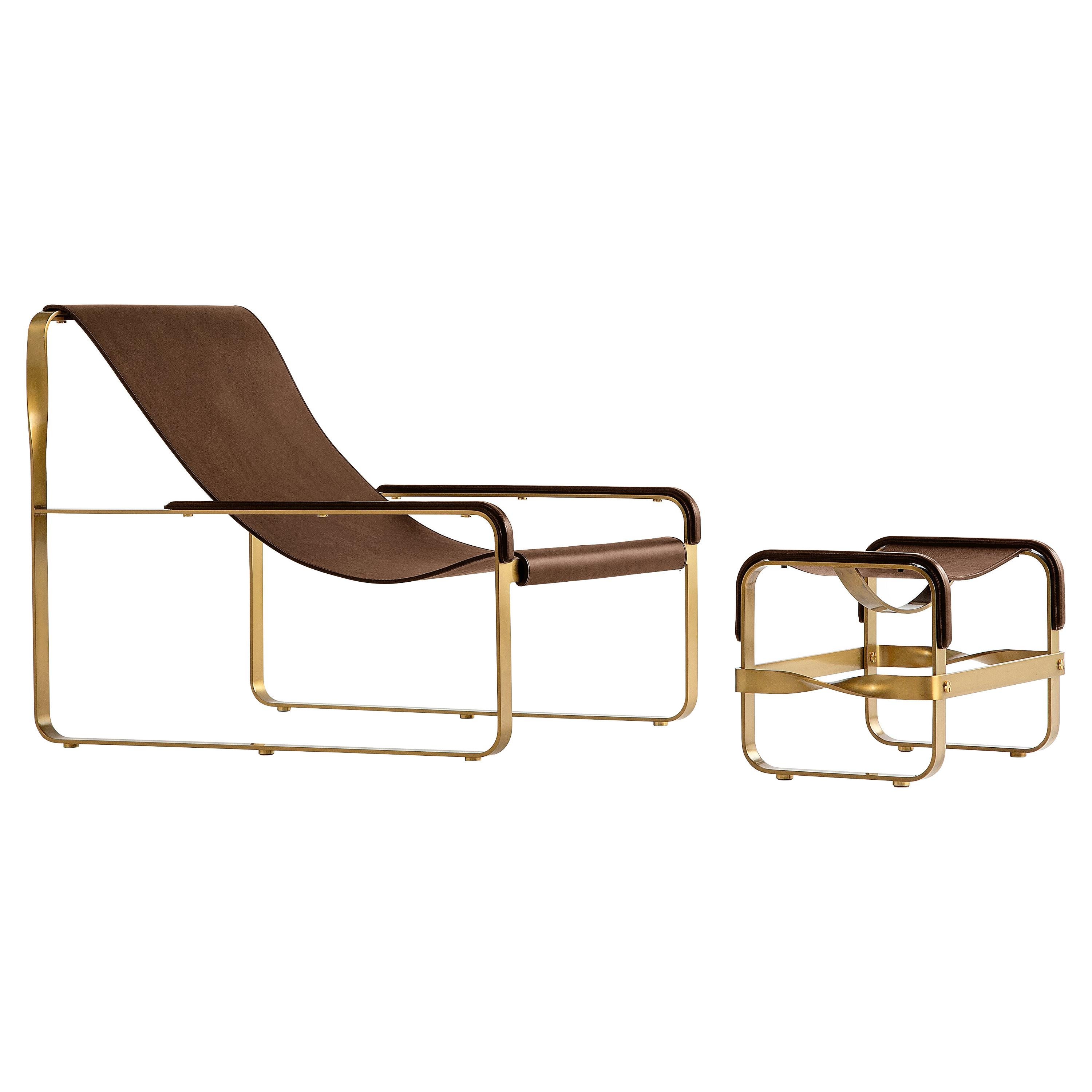 Set Contemporary Chaise Lounge & Footstool Brass Metal & Dark Brown Leather  For Sale