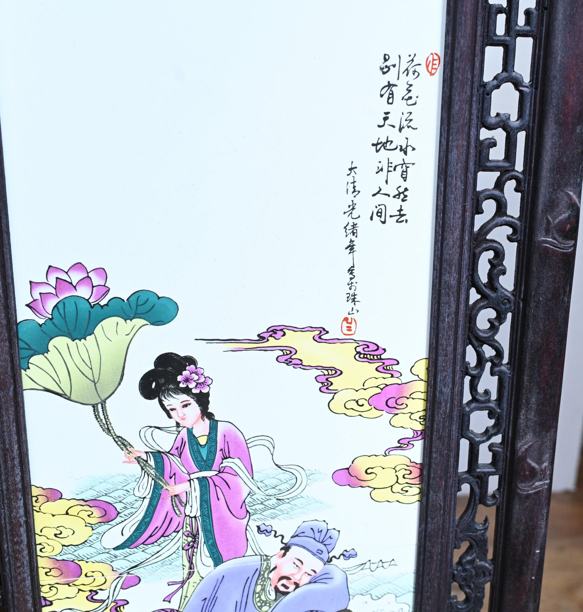 Ensemble de plaques de porcelaine chinoise peintes Famille Rose en vente 2
