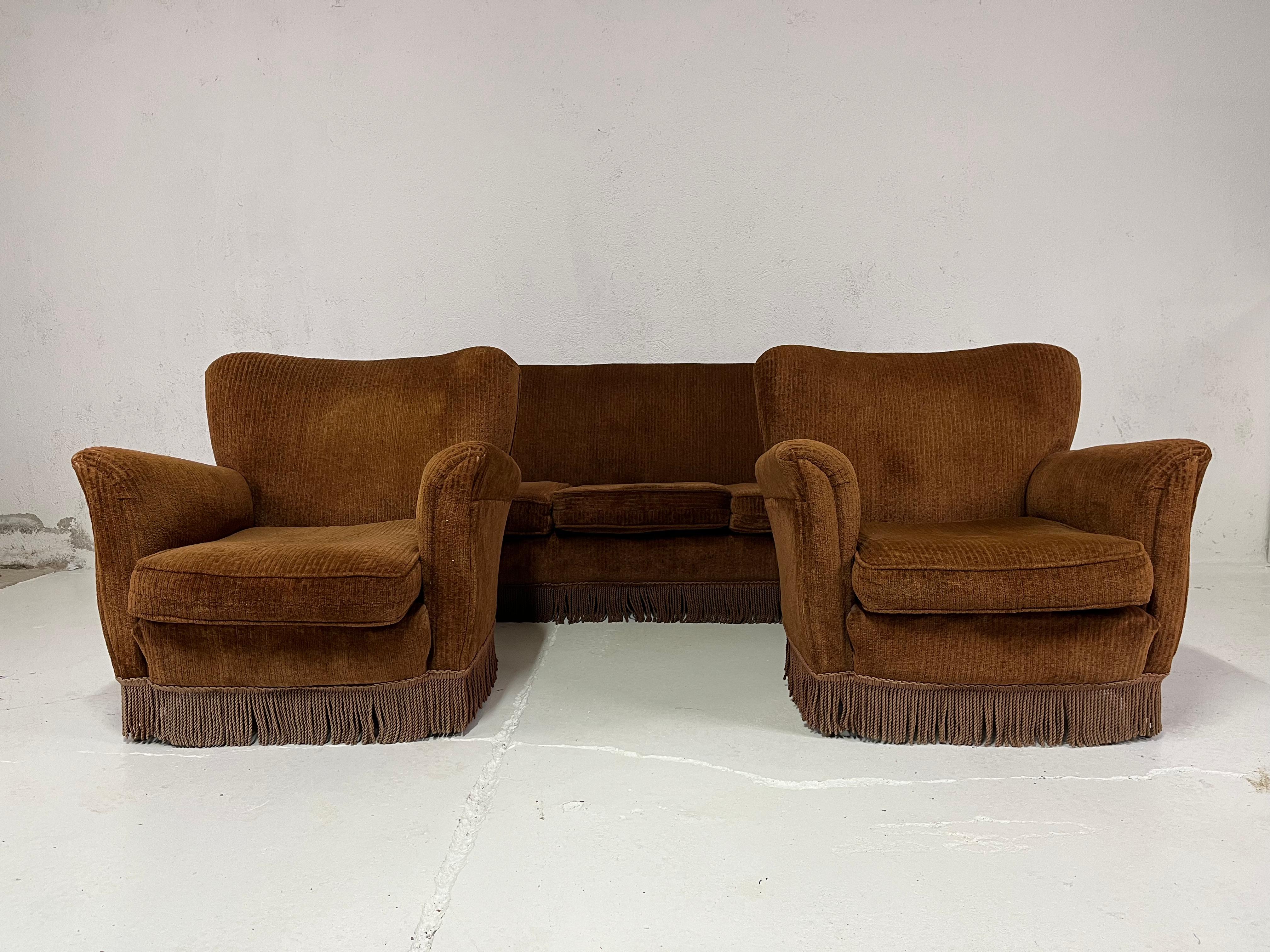 Set consisting of one sofa and two ISA velvet armchairs In Good Condition For Sale In Arezzo, IT