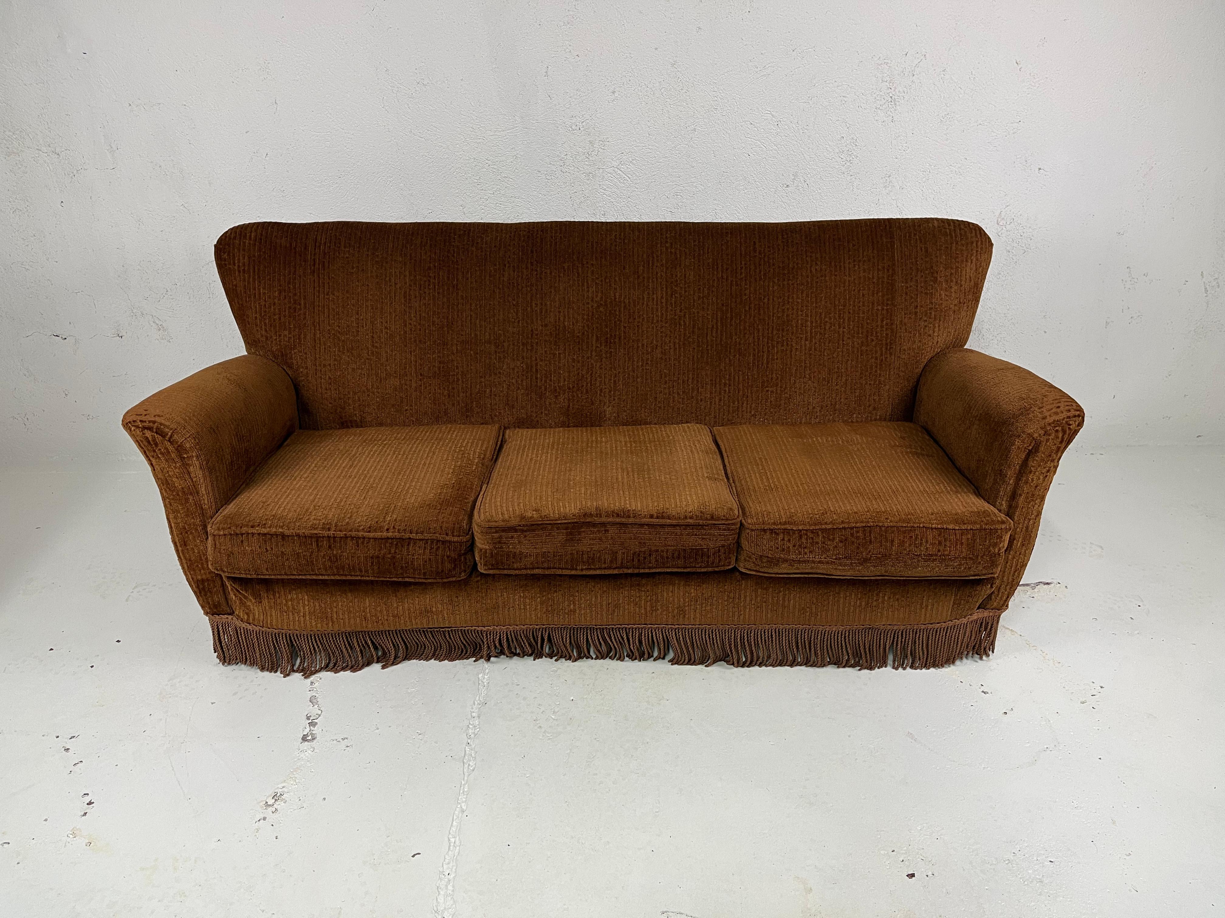 Set consisting of one sofa and two ISA velvet armchairs For Sale 2