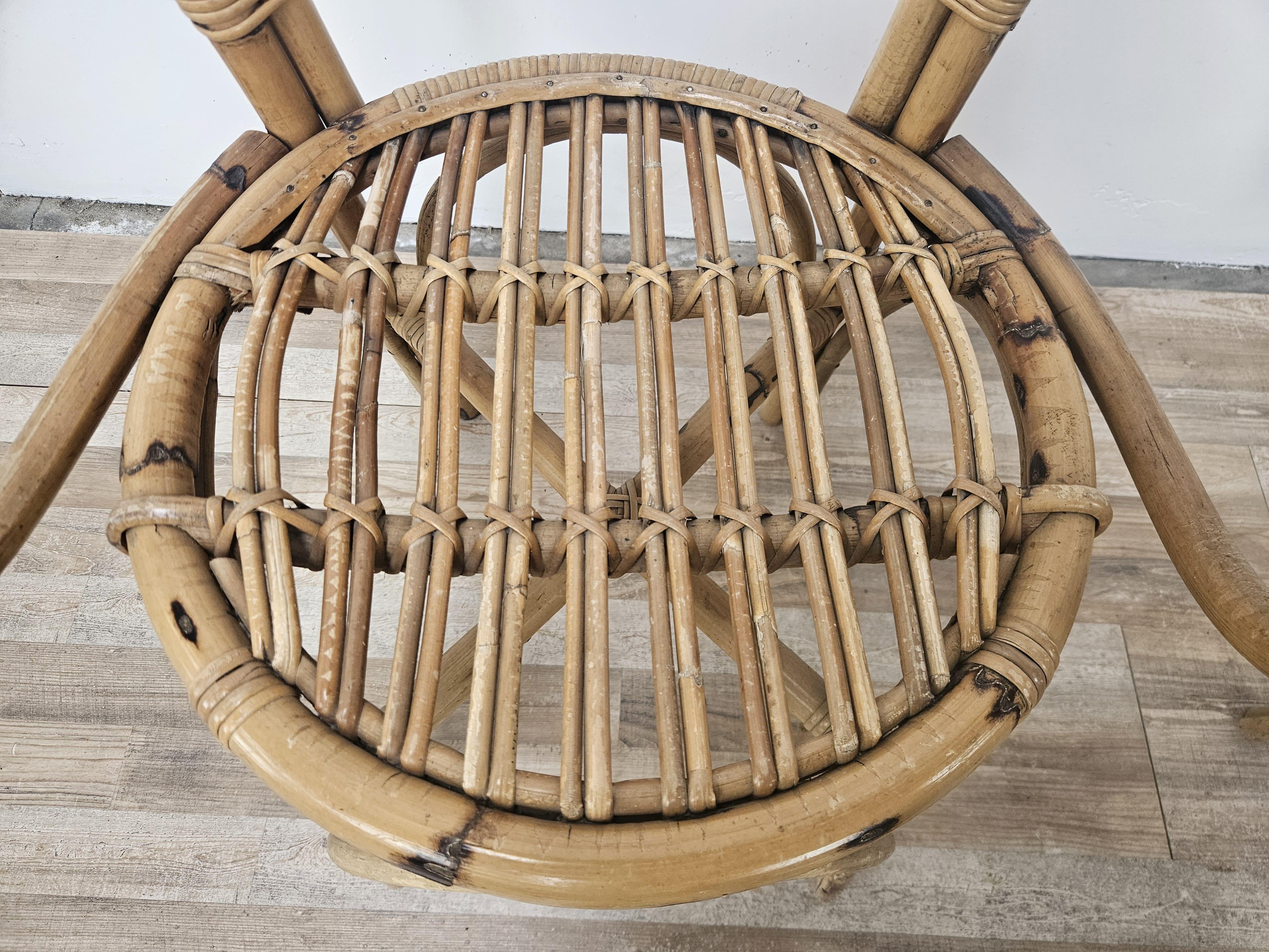 Set with coffee table and two vintage wicker chairs for outdoor 1970s For Sale 7