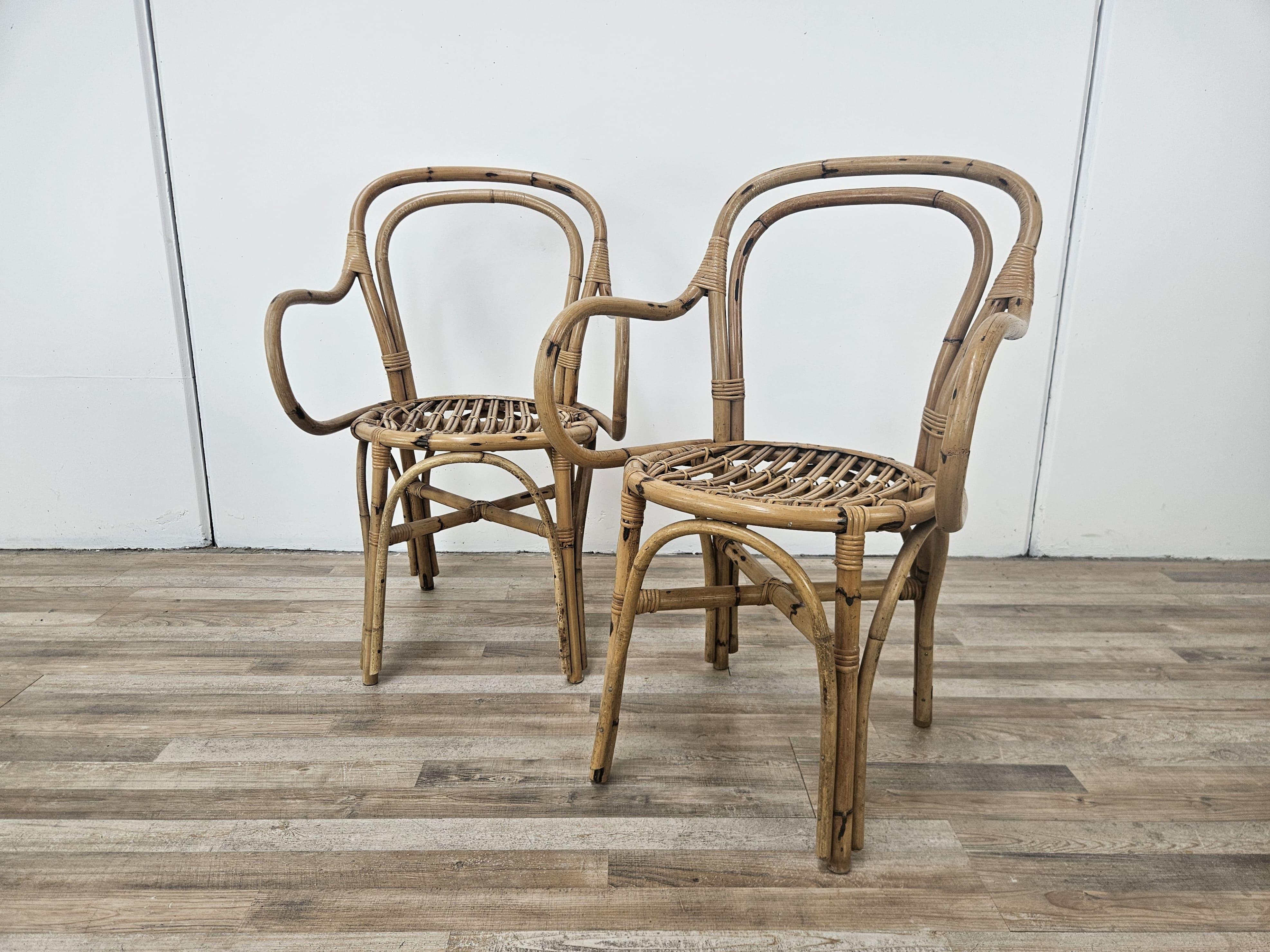 Set with coffee table and two vintage wicker chairs for outdoor 1970s For Sale 10