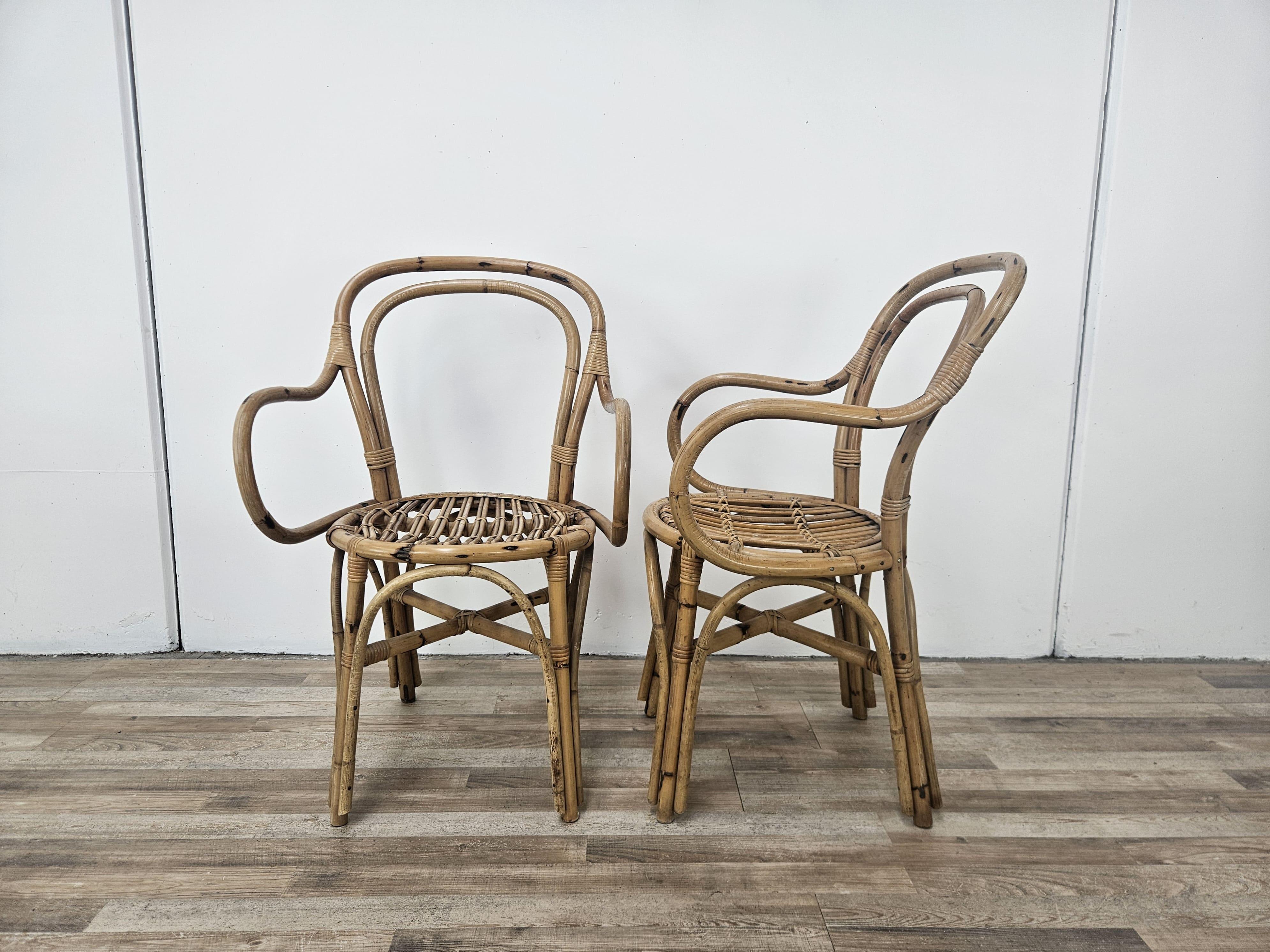 Set with coffee table and two vintage wicker chairs for outdoor 1970s For Sale 11