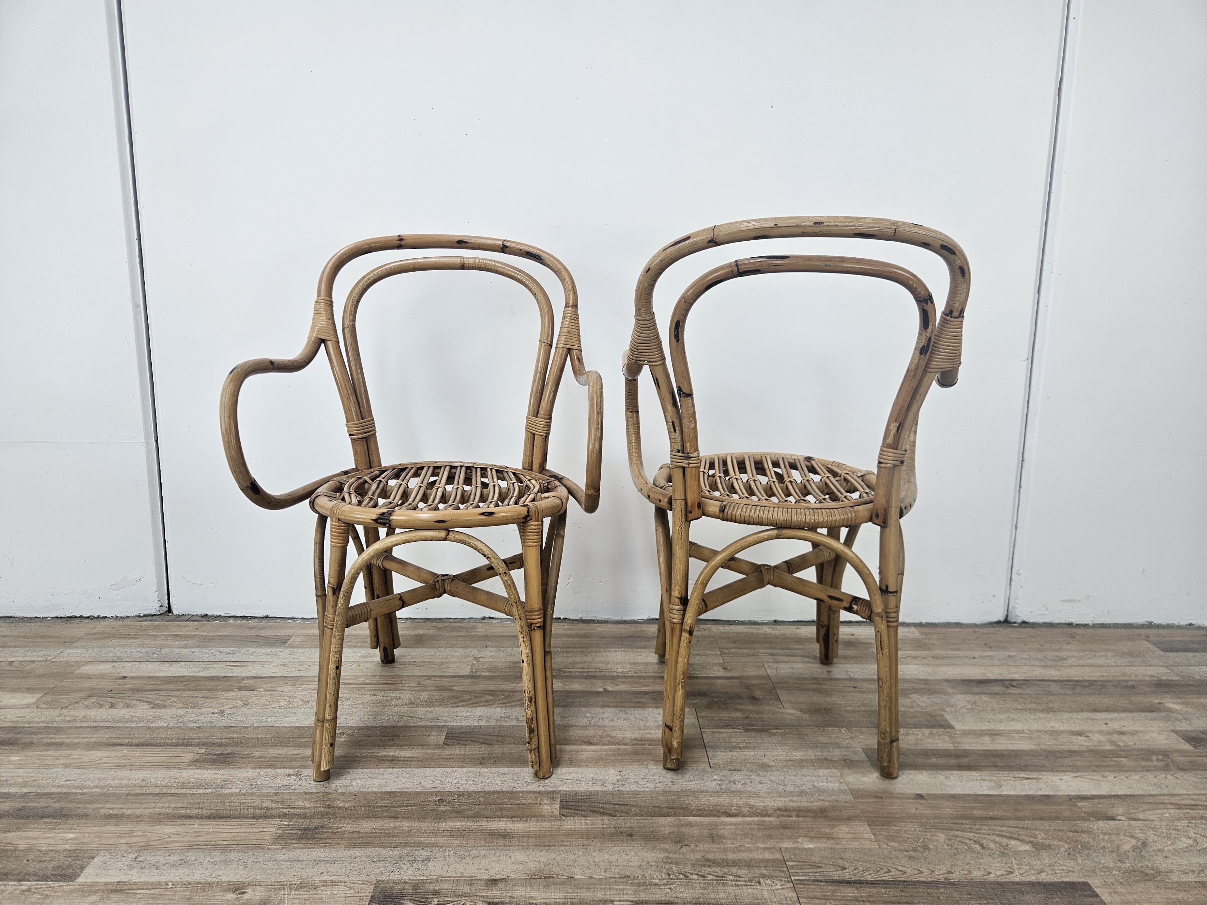 Set with coffee table and two vintage wicker chairs for outdoor 1970s For Sale 12