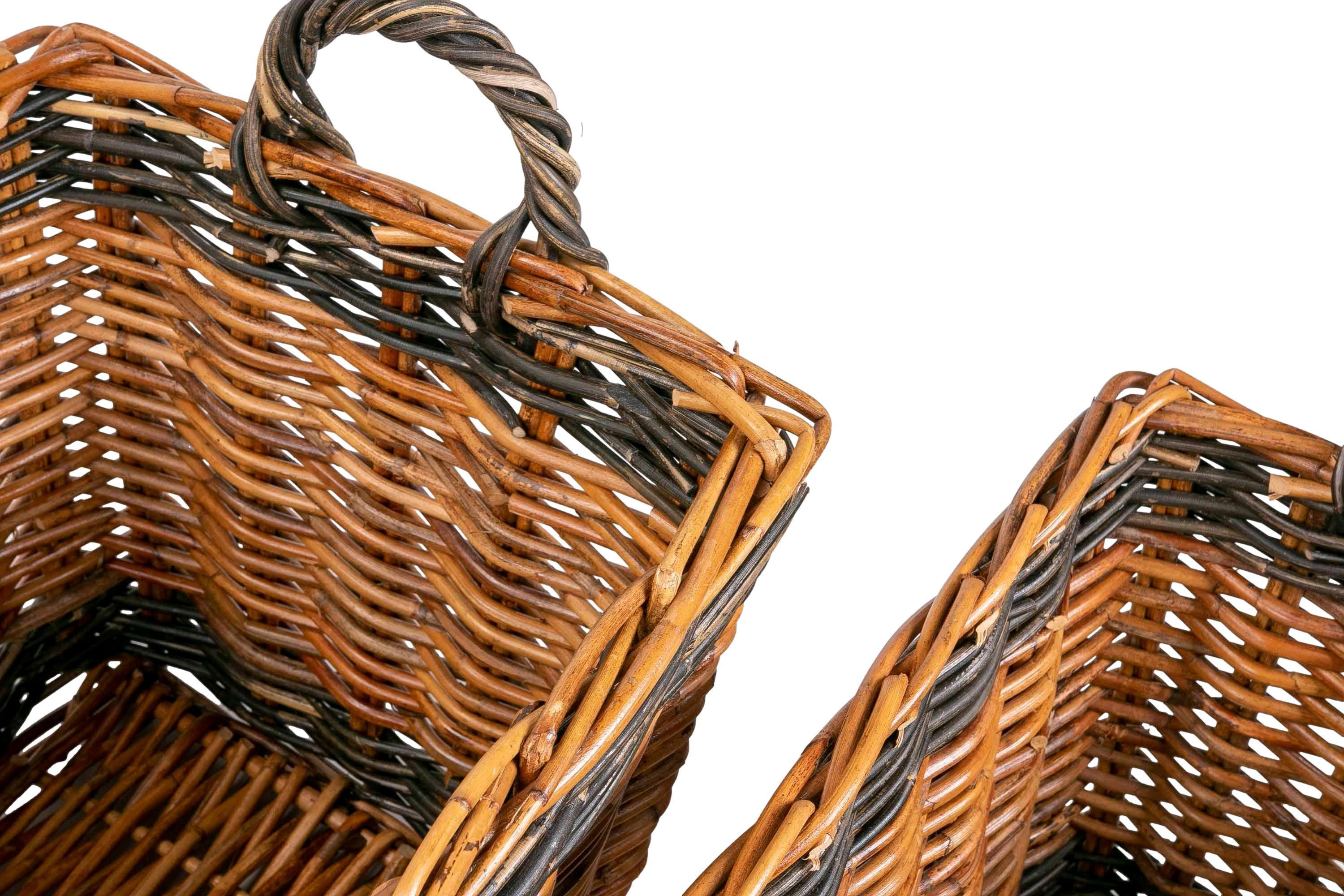 Set Consisting of Three Decorative Wicker Baskets of Different Sizes For Sale 6
