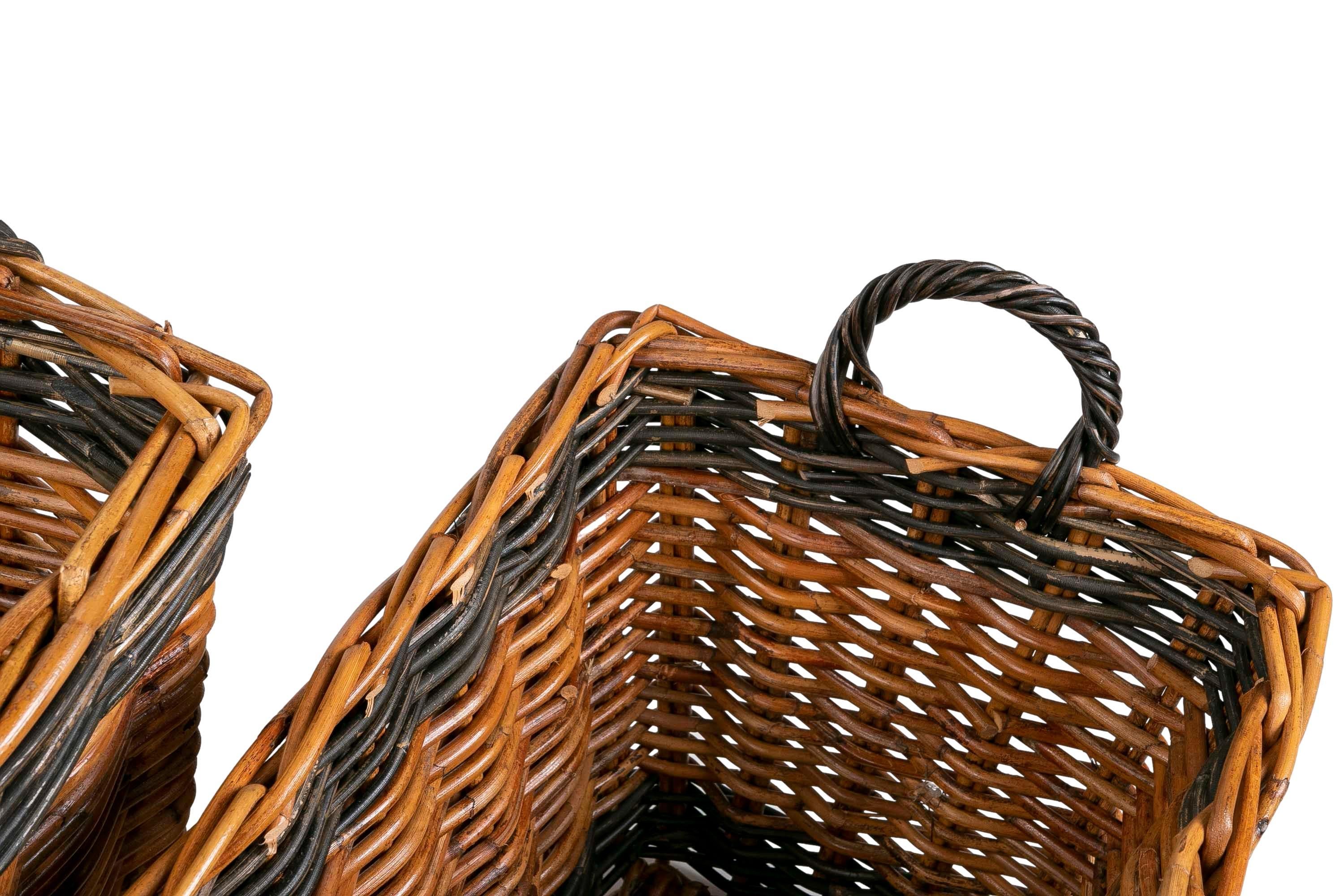 Set Consisting of Three Decorative Wicker Baskets of Different Sizes For Sale 7
