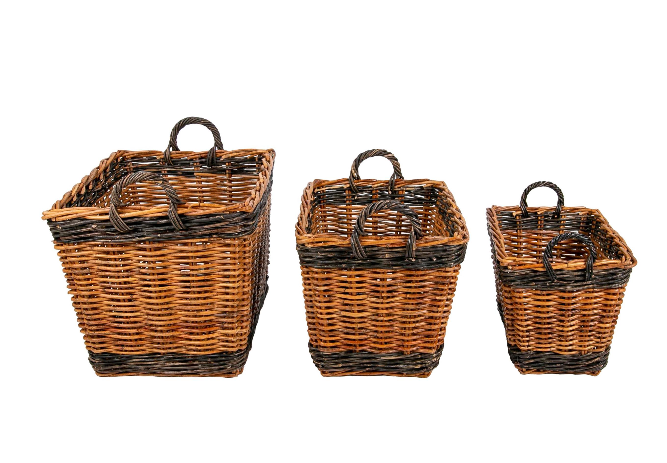 Set Consisting of Three Decorative Wicker Baskets of Different Sizes with a Green Painted Stripe

Dimensions are of the largest item
