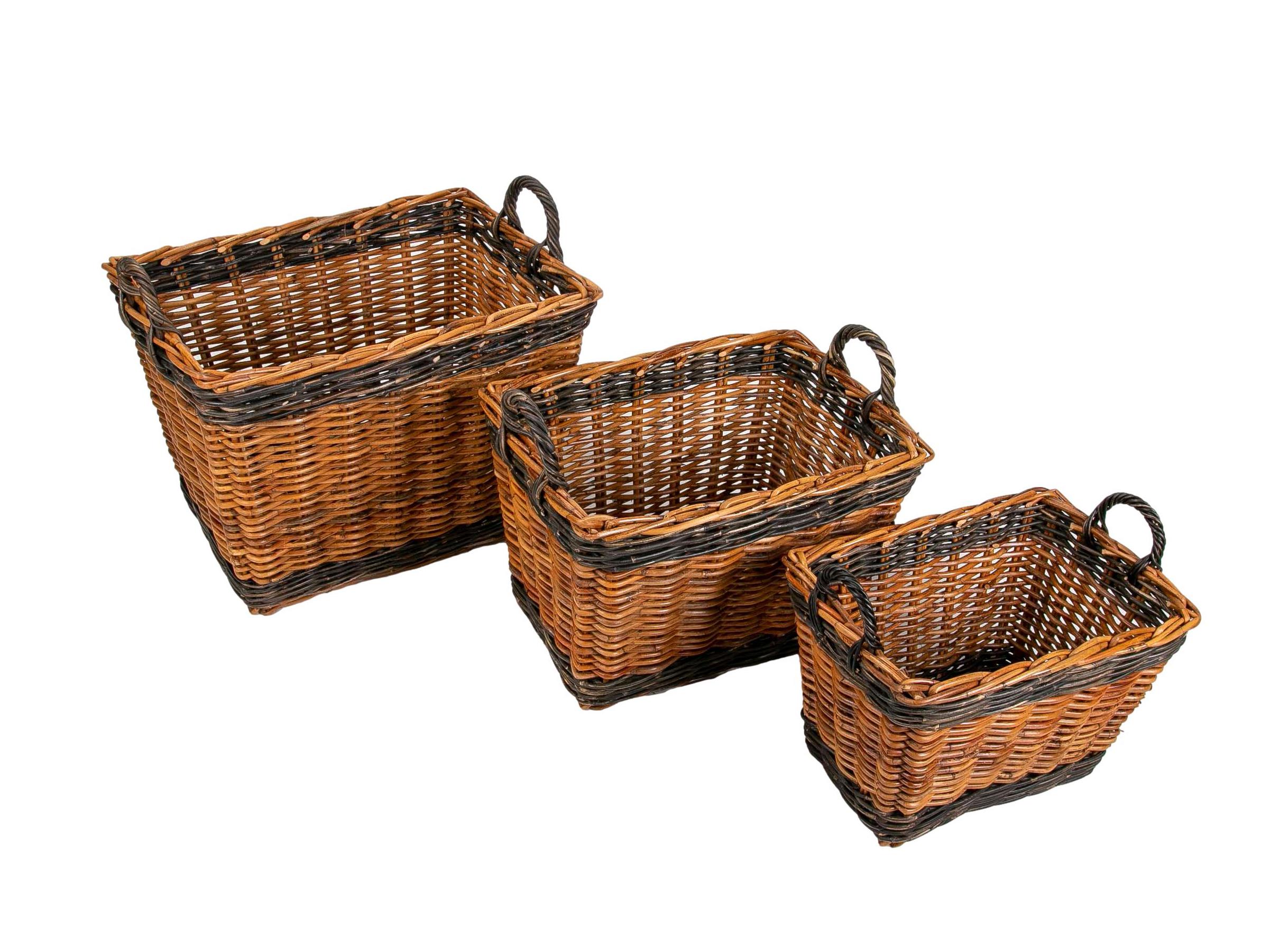 Set Consisting of Three Decorative Wicker Baskets of Different Sizes In Good Condition For Sale In Marbella, ES