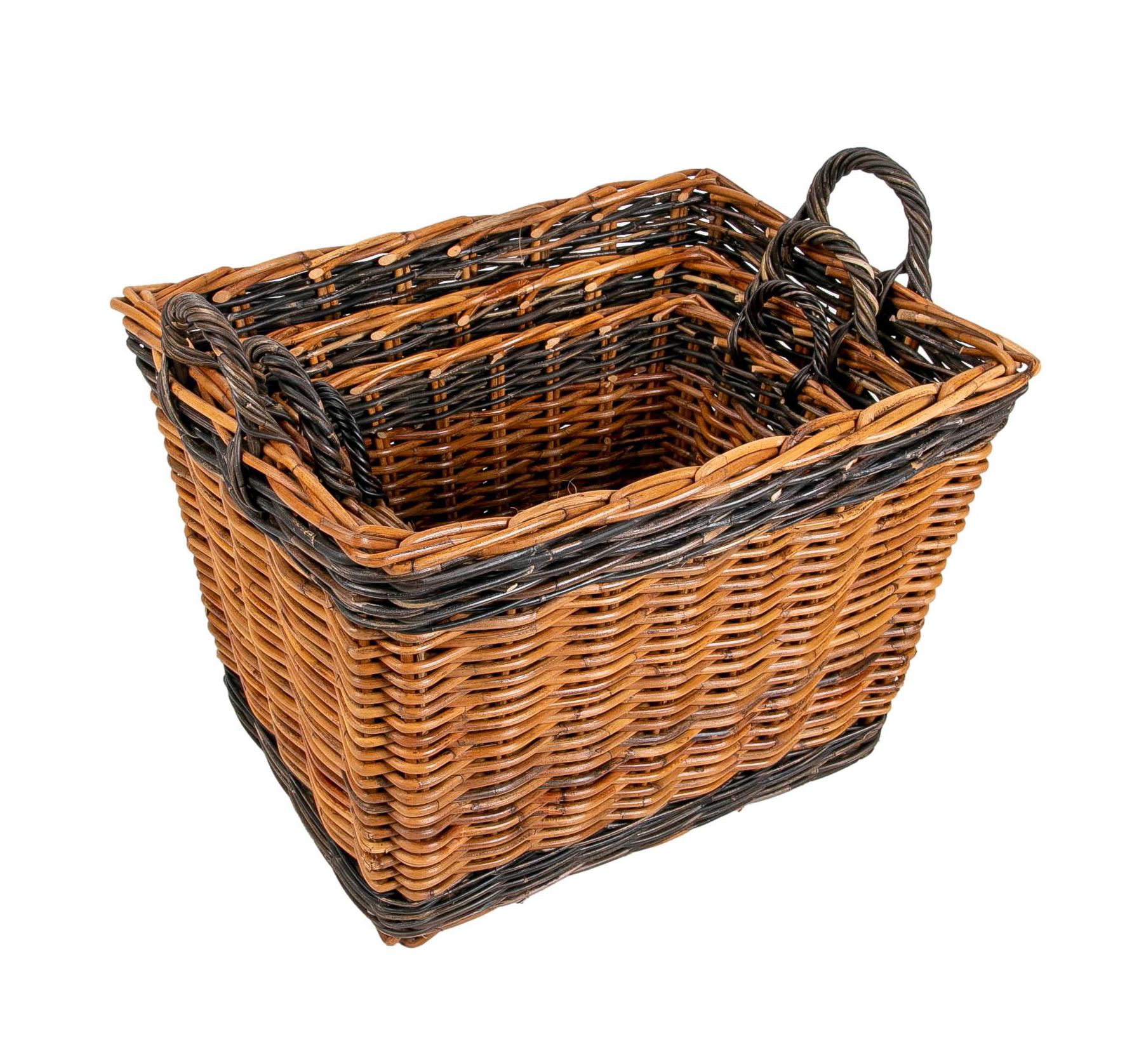 Set Consisting of Three Decorative Wicker Baskets of Different Sizes For Sale 1