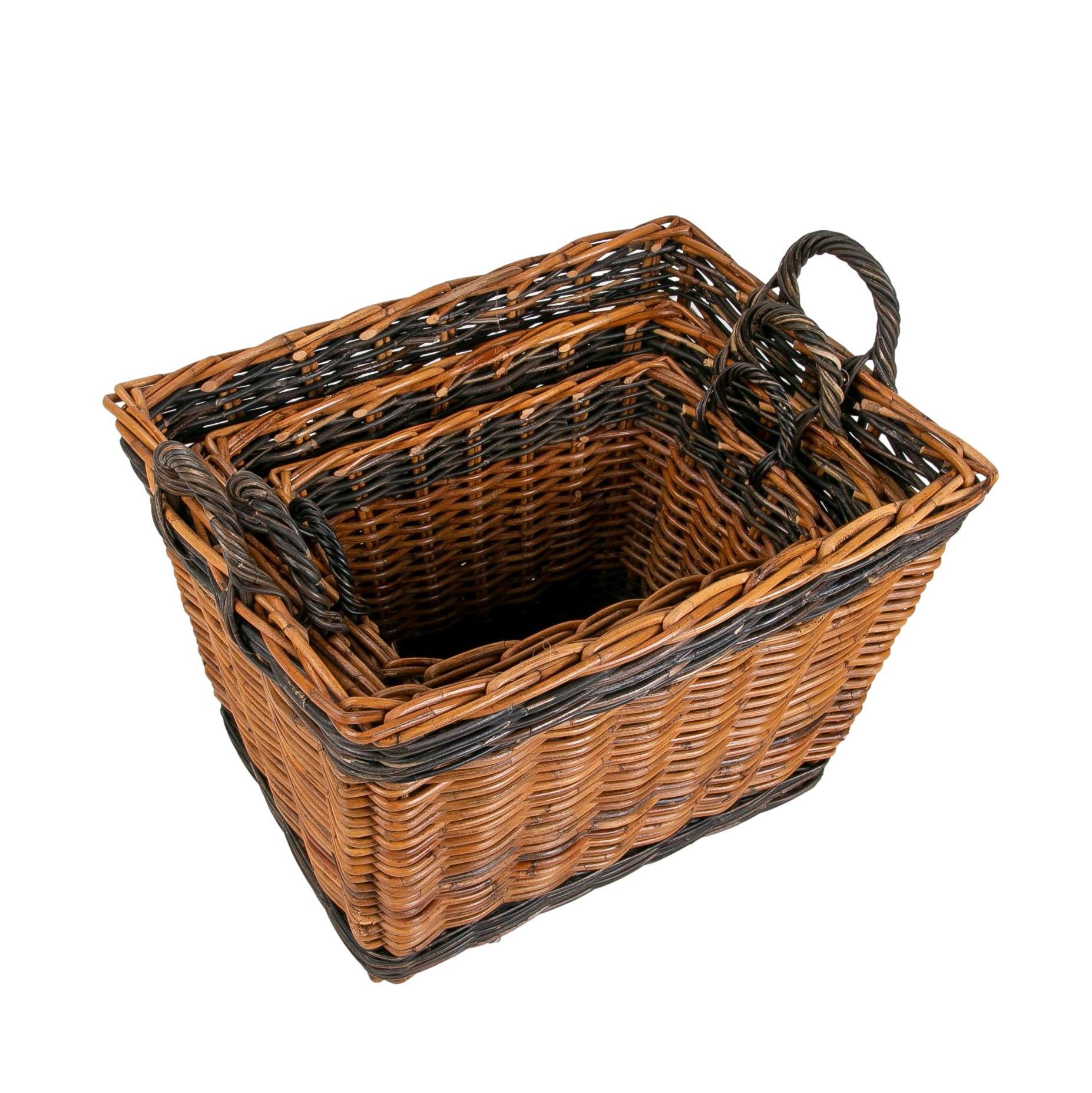 Set Consisting of Three Decorative Wicker Baskets of Different Sizes For Sale 2