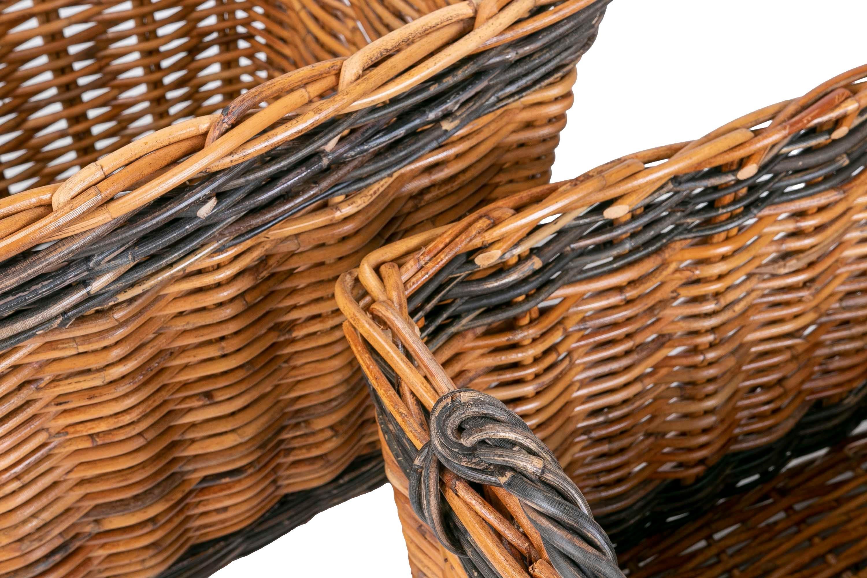 Set Consisting of Three Decorative Wicker Baskets of Different Sizes For Sale 4