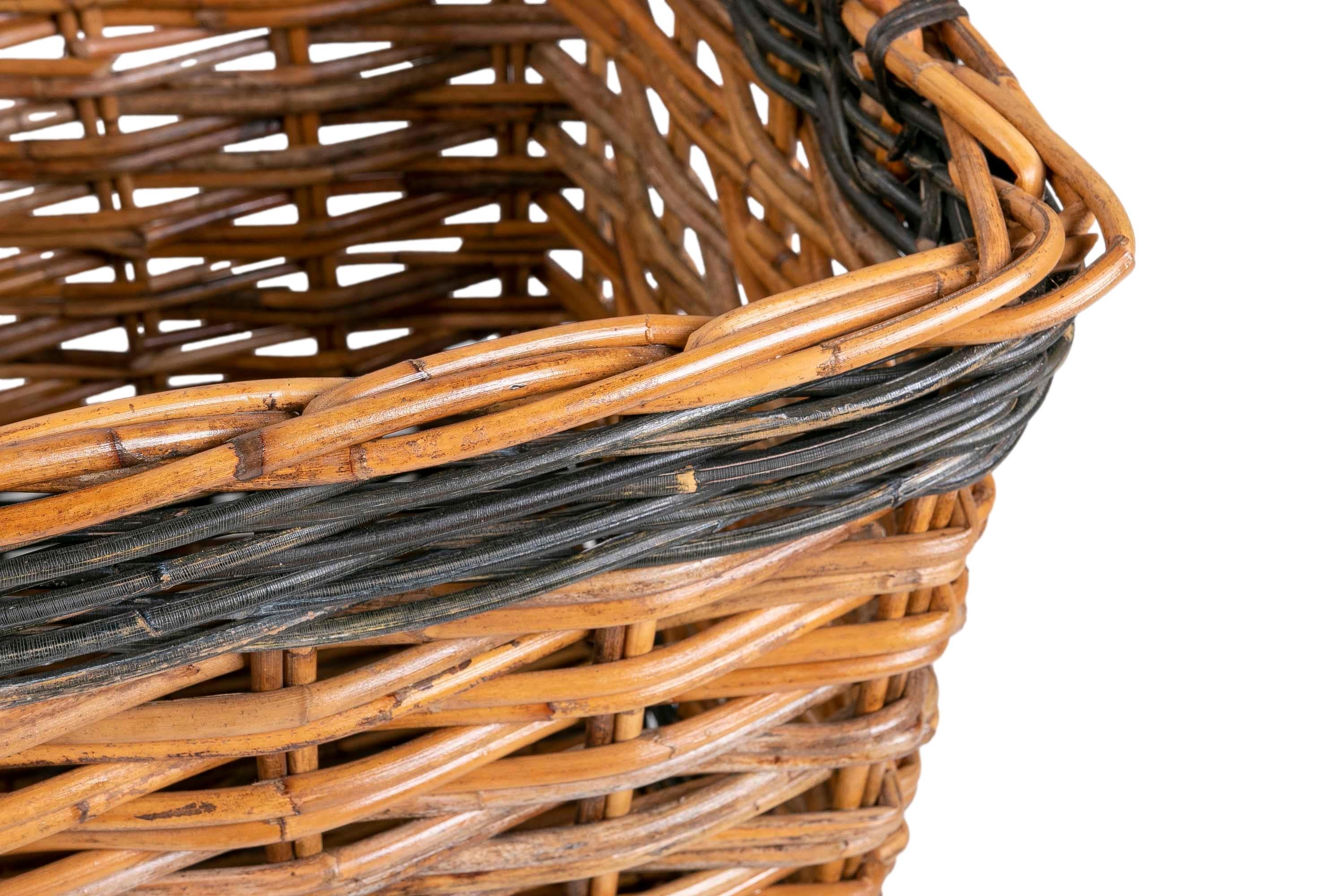 Set Consisting of Three Handmade Wicker Baskets For Sale 5