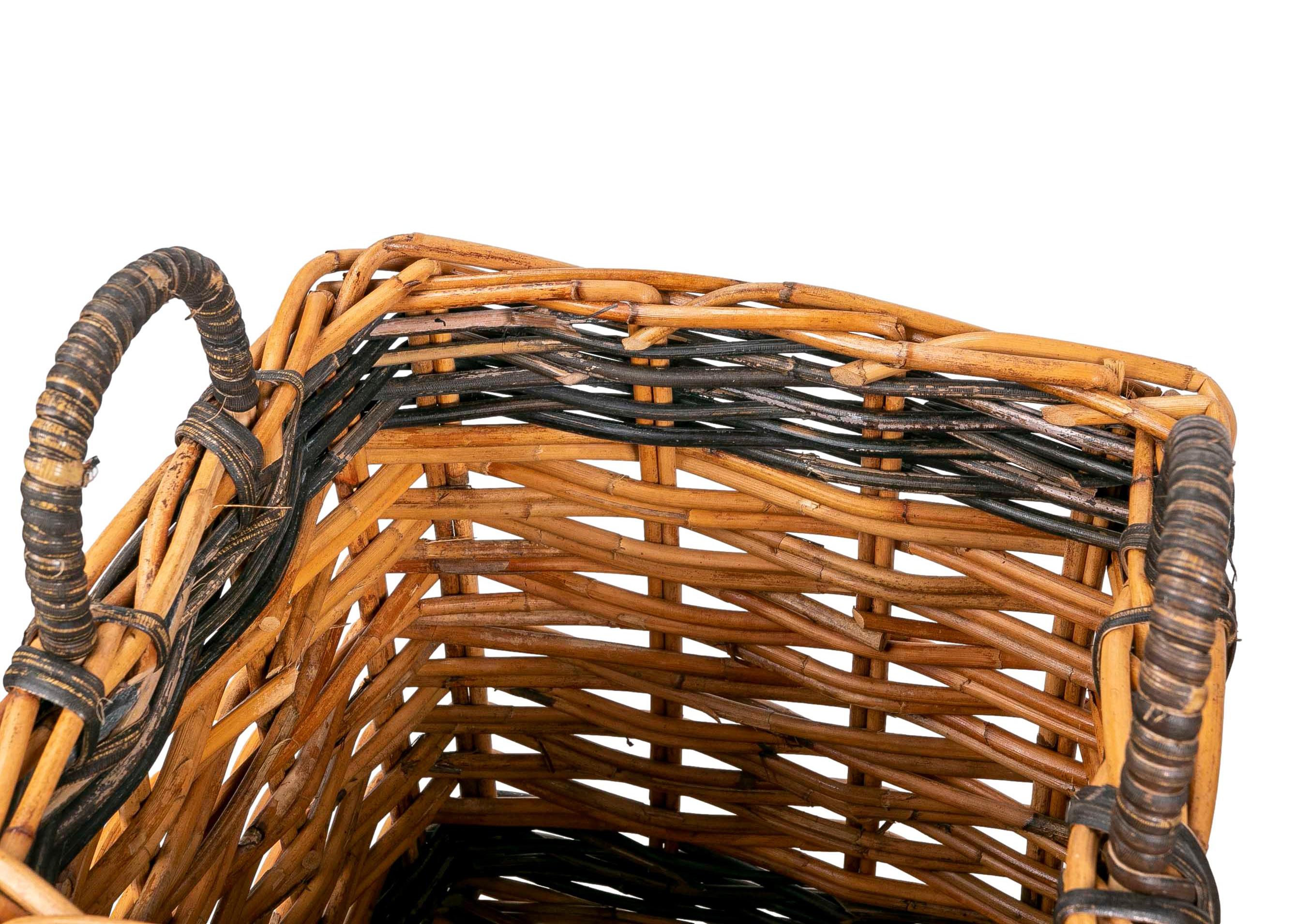 Set Consisting of Three Handmade Wicker Baskets For Sale 7