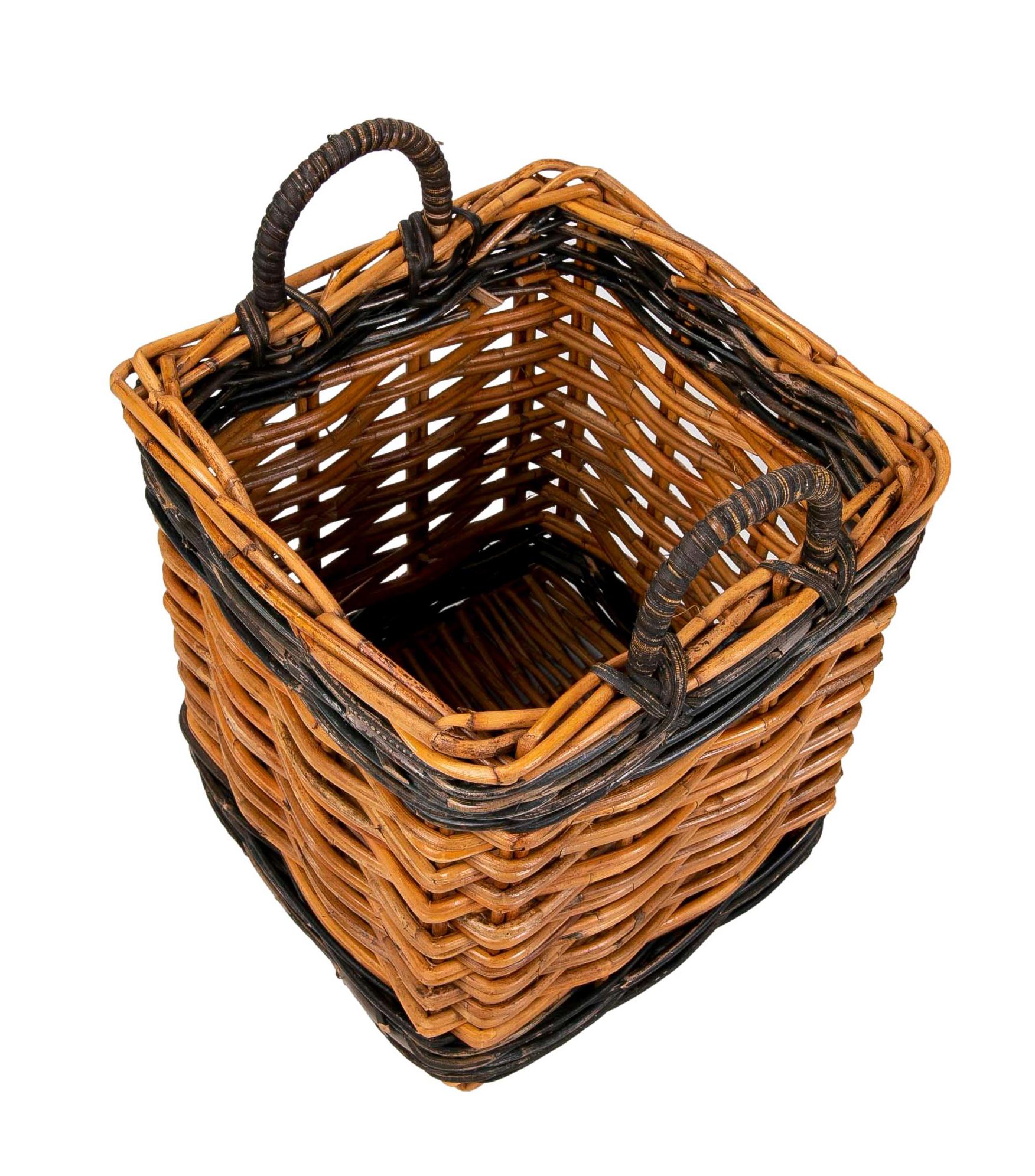 Set Consisting of Three Handmade Wicker Baskets In Good Condition For Sale In Marbella, ES
