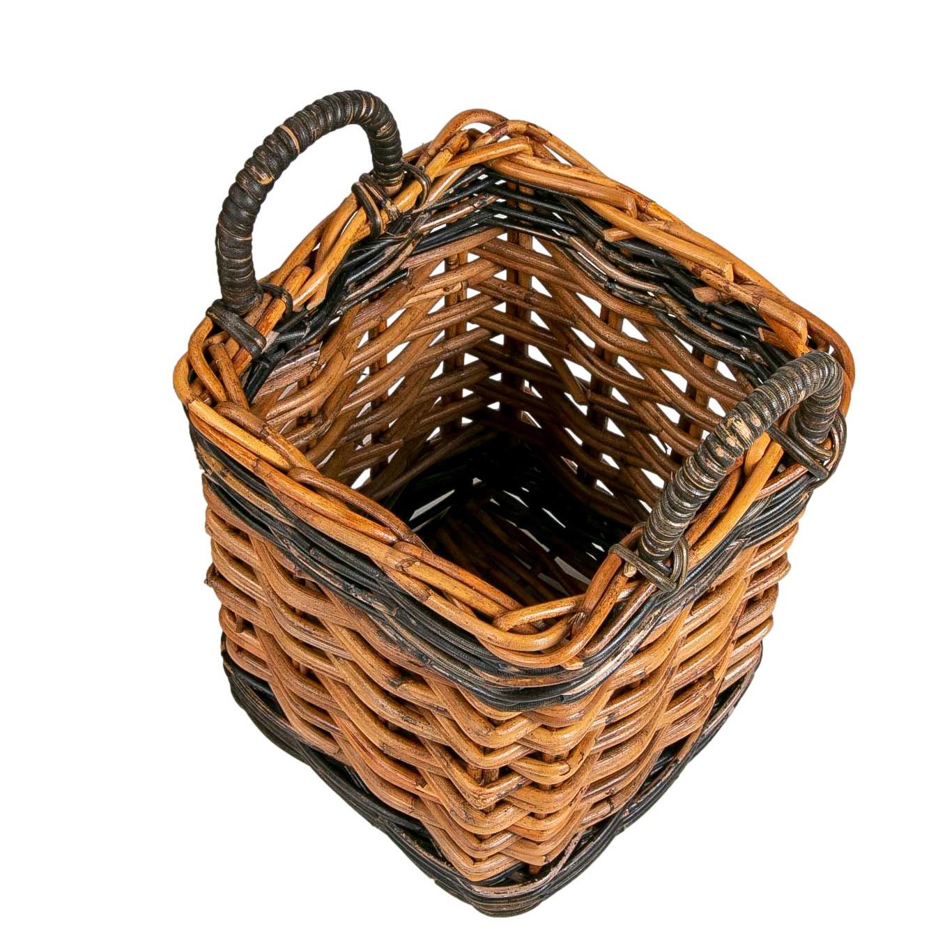 Set Consisting of Three Handmade Wicker Baskets For Sale 1