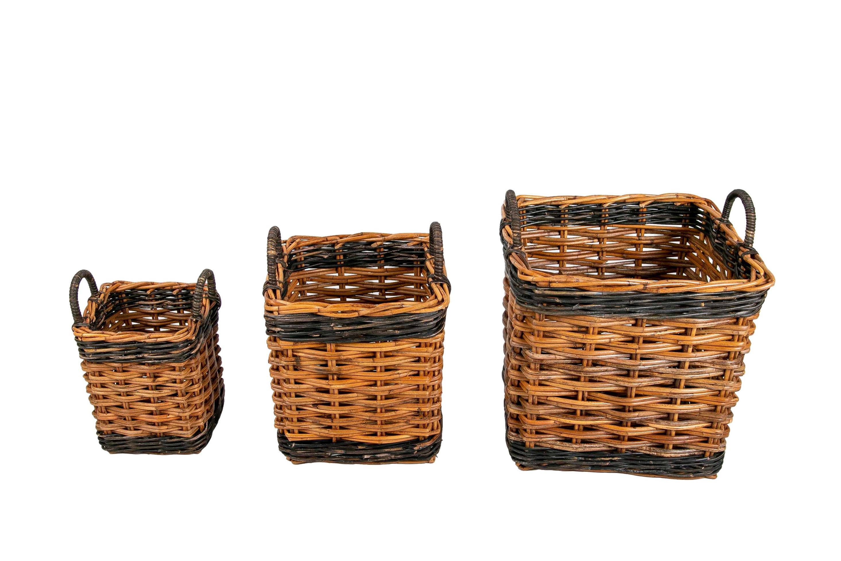 Set Consisting of Three Handmade Wicker Baskets For Sale 2