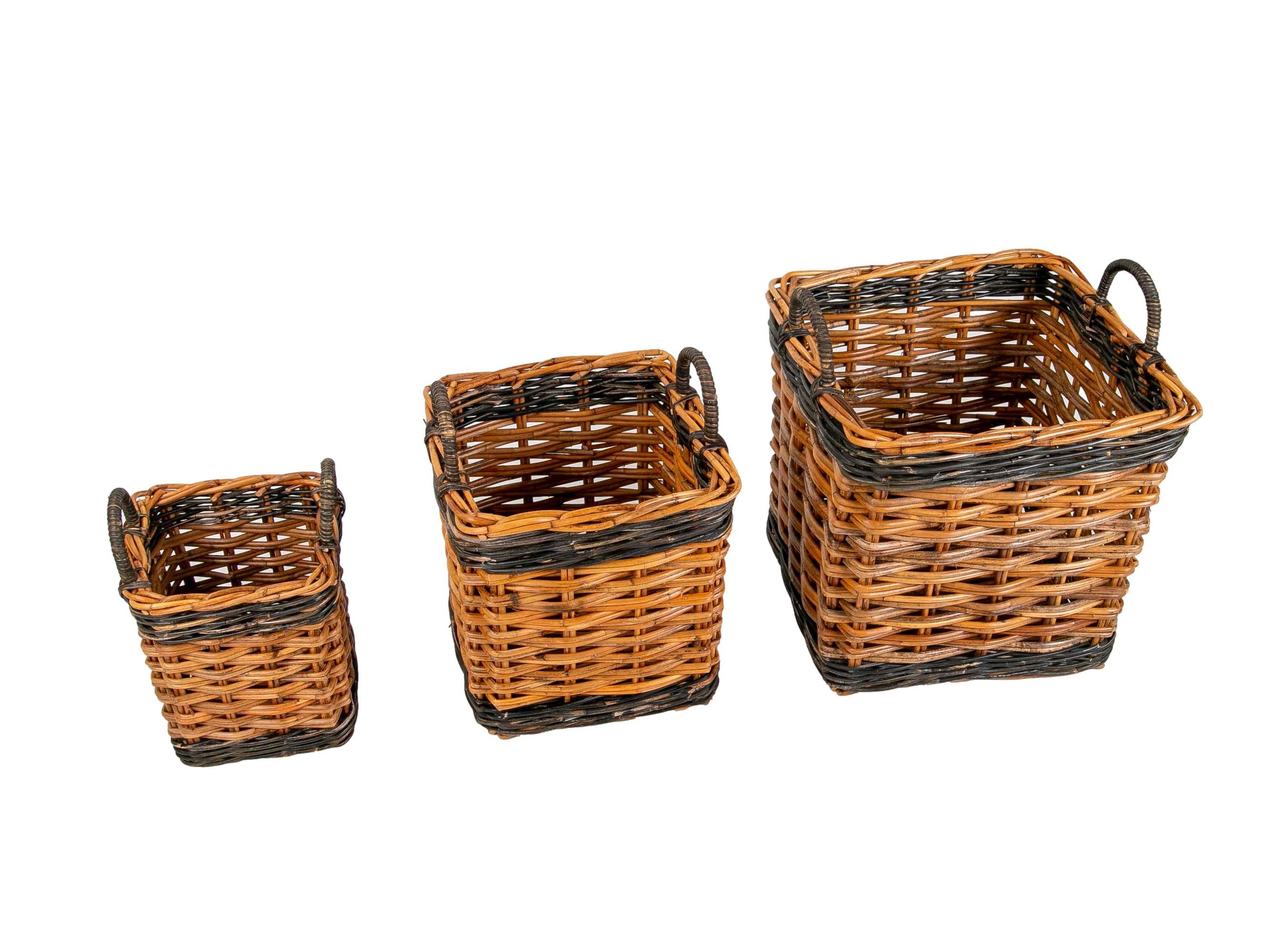 Set Consisting of Three Handmade Wicker Baskets For Sale 3