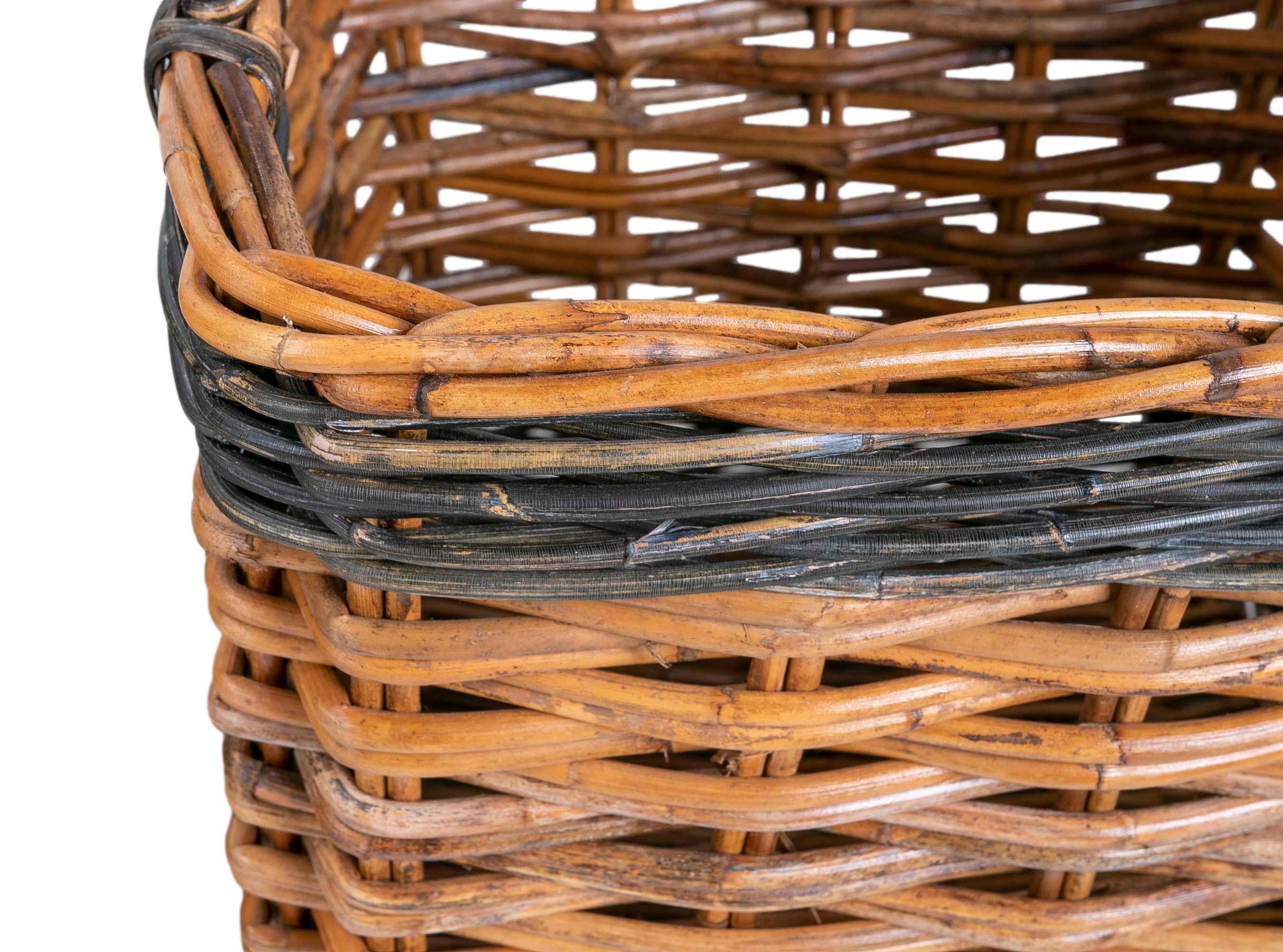 Set Consisting of Three Handmade Wicker Baskets For Sale 4