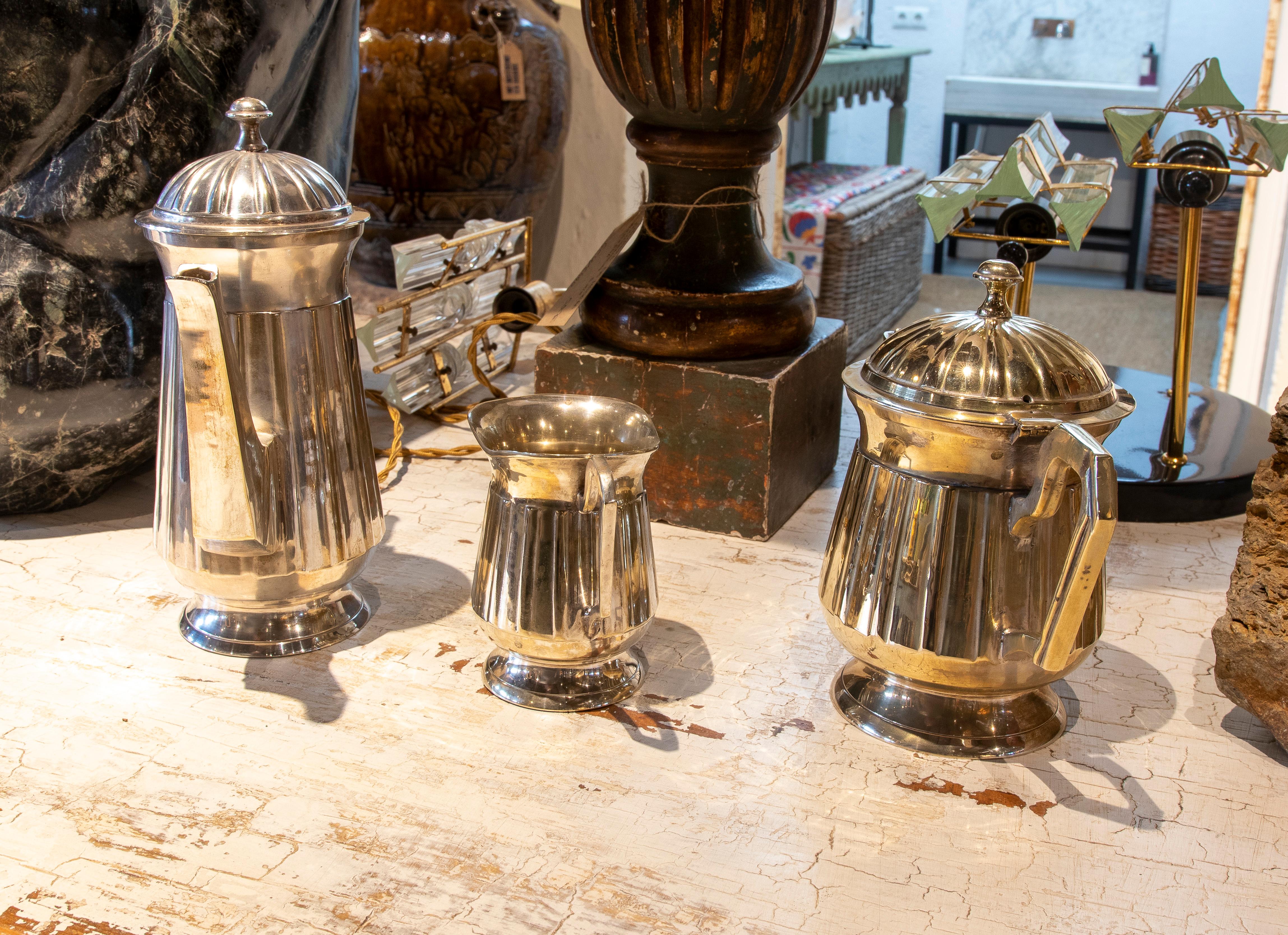 Set Consisting of Three Silver Plated Metal Coffee and Milk Jugs In Good Condition For Sale In Marbella, ES