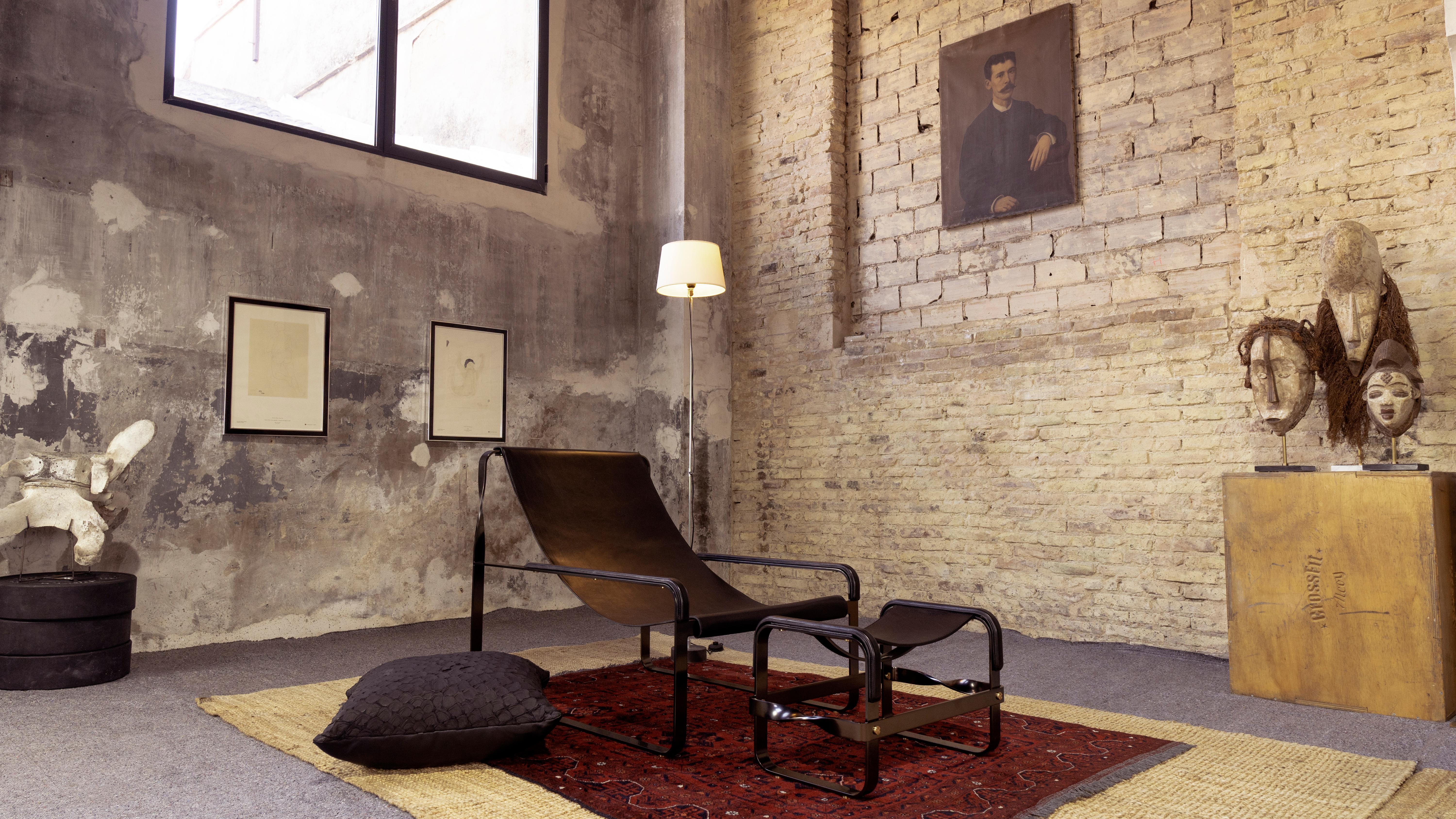 Set Contemporary Chaise Lounge & Footstool Schwarzes Metall Natürliches Tan Leder im Angebot 11