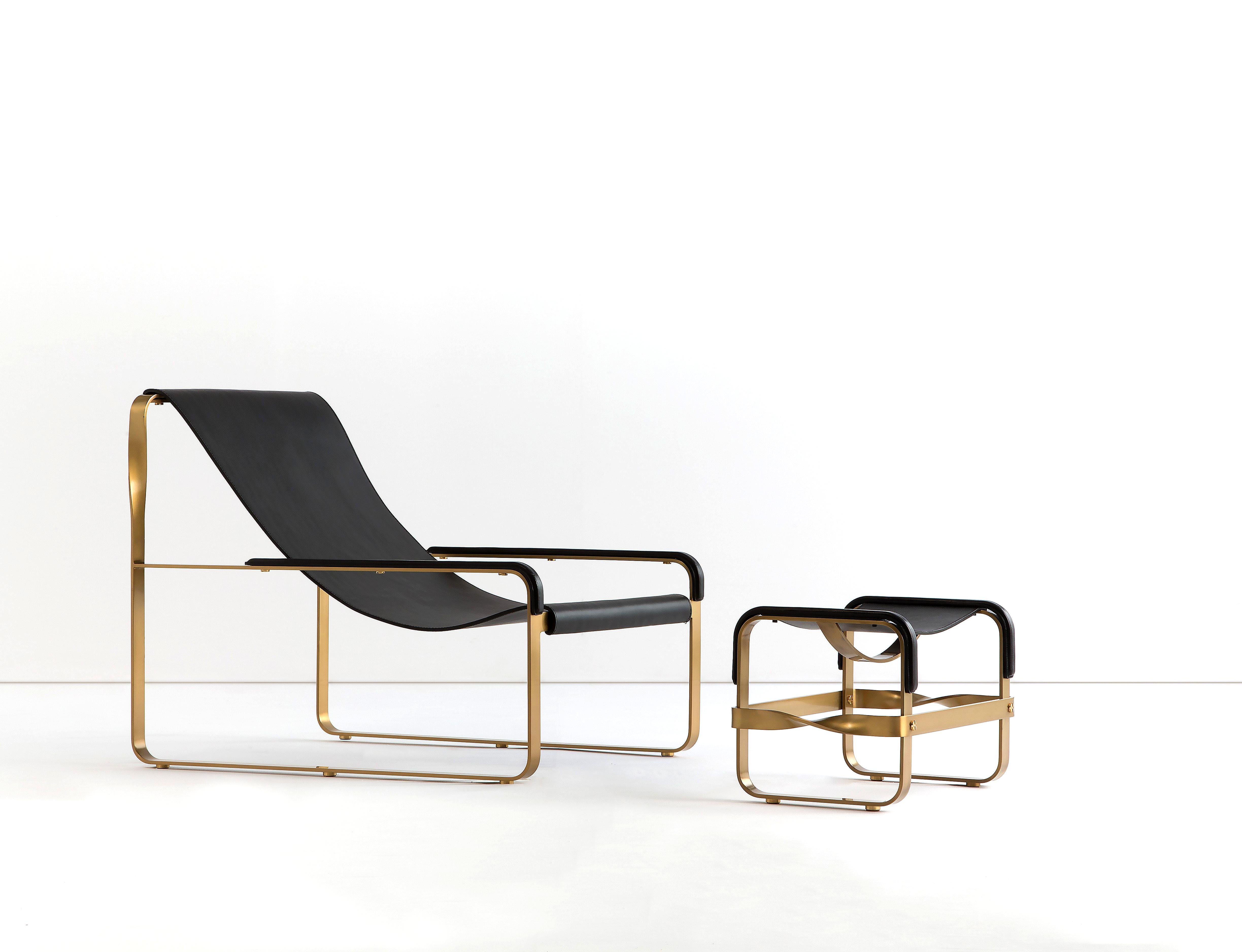 Set Contemporary Chaise Lounge & Footstool Schwarzes Metall Natürliches Tan Leder (Messing) im Angebot