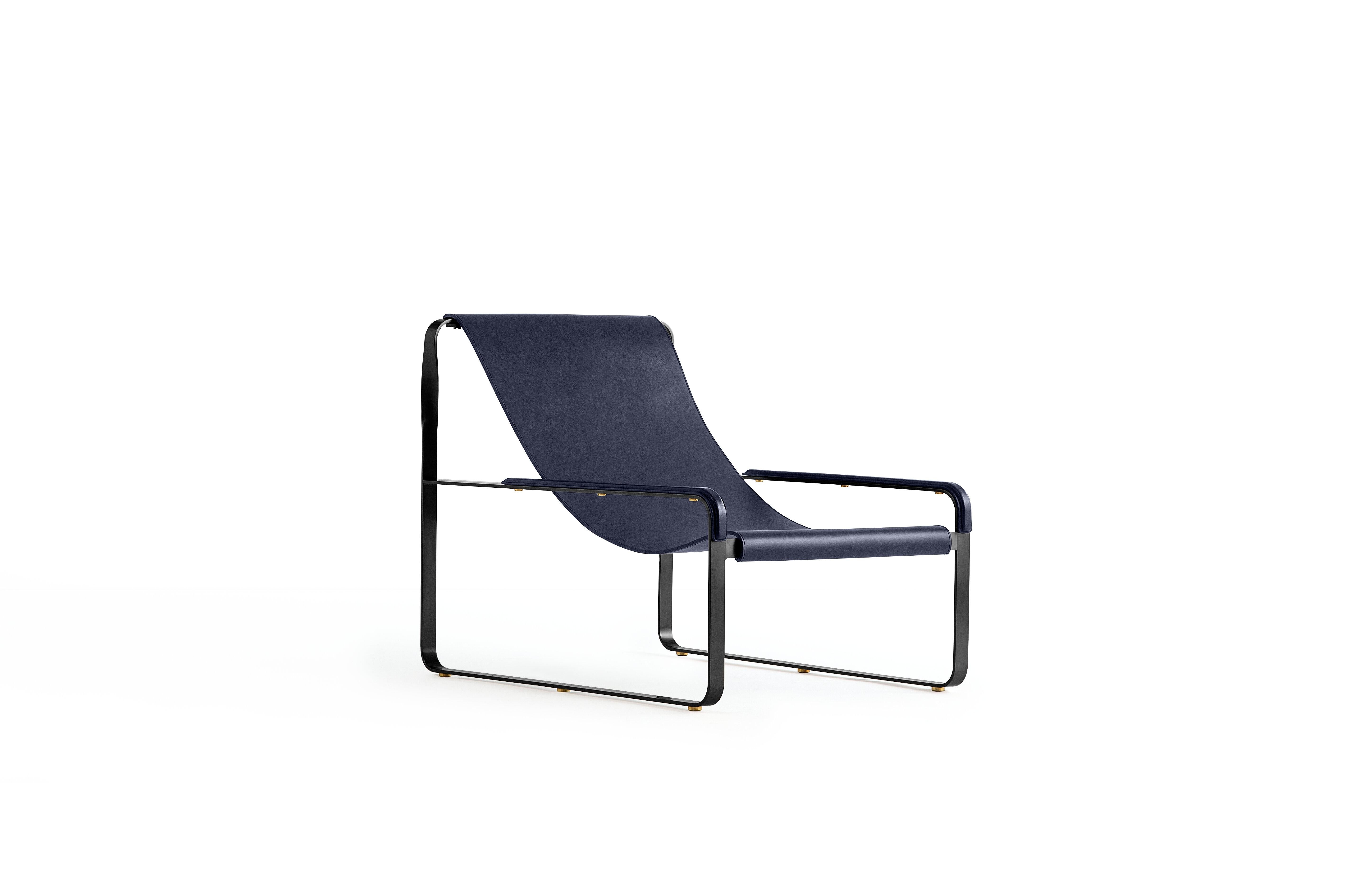 Ensemble fauteuil de salon et repose-pieds contemporain en métal noir et cuir bleu marine Neuf - En vente à Alcoy, Alicante