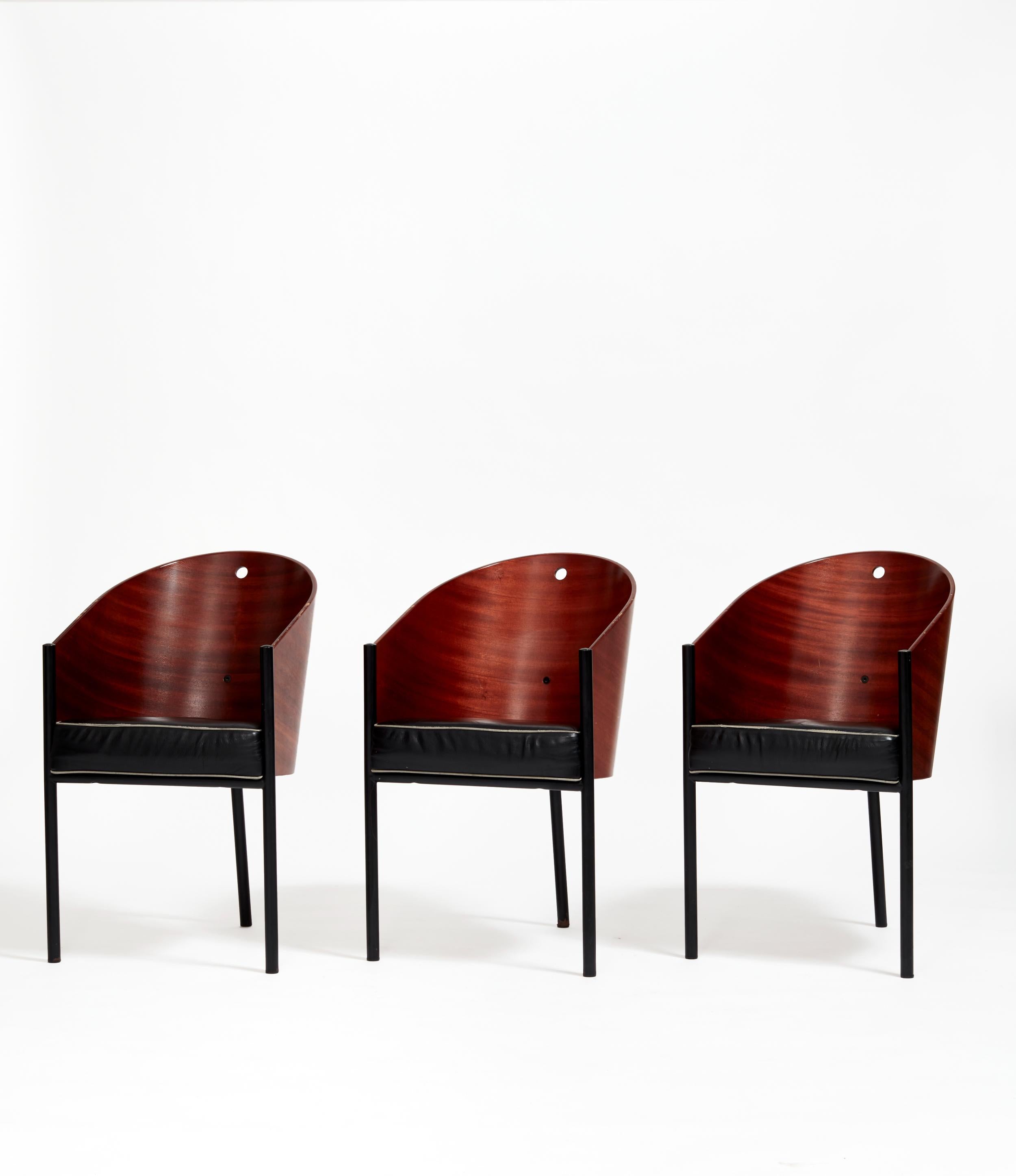 La chaise Costes exprime la multiplicité inhérente à l'objet quotidien en tant qu'objectif de la recherche de la forme ; sa structure en bois, semblable à une coquille, est due à l'enthousiasme de Starck pour l'exploration de la forme dans un