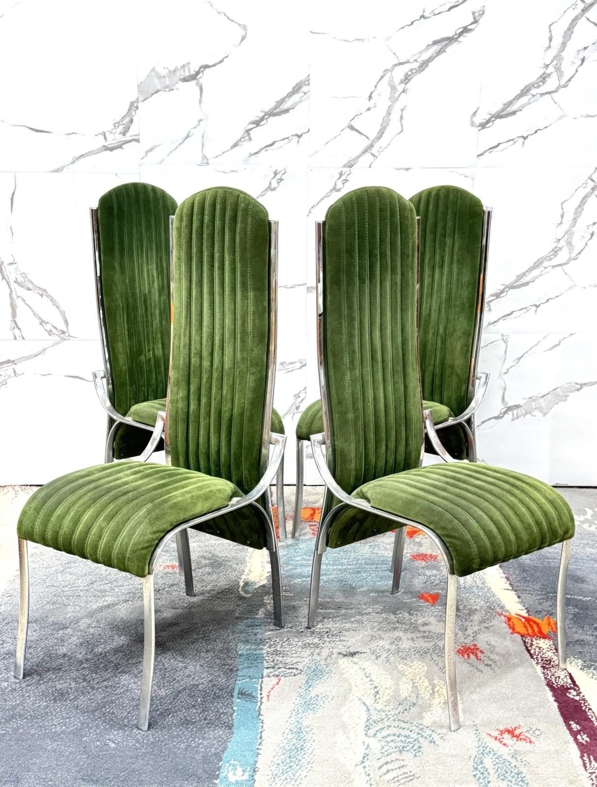 Set di 4 Sedie da Pranzo in Acciaio Cromato e Alcantara Verde – Anni ’70


Questo straordinario set di sedie da pranzo, risalente agli anni ’70, rappresenta un perfetto equilibrio tra design scultoreo e comfort avvolgente. La struttura in acciaio