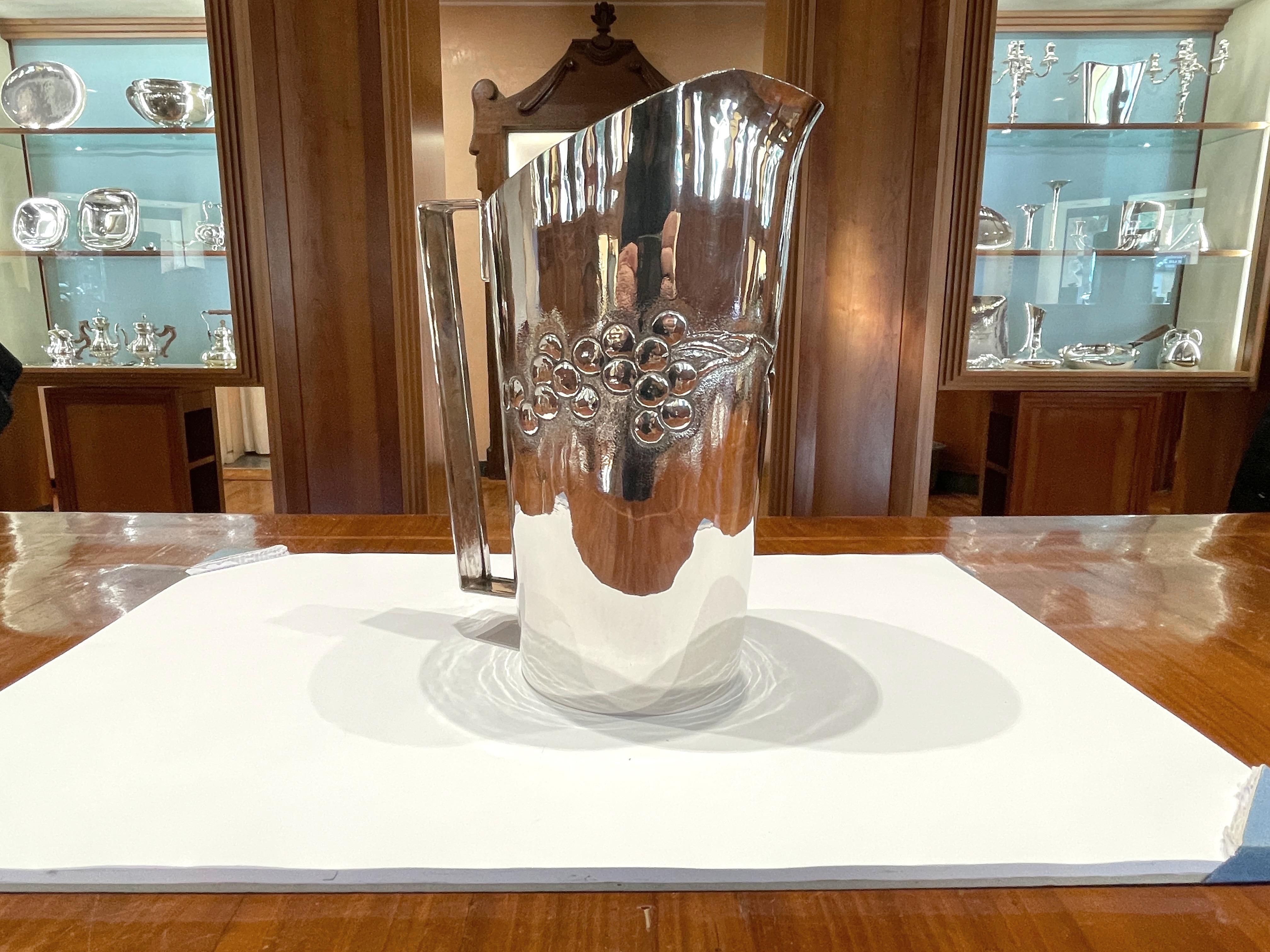 Set of 6 glasses, carafe and tray in chiseled silver, Brandimarte. For Sale 10