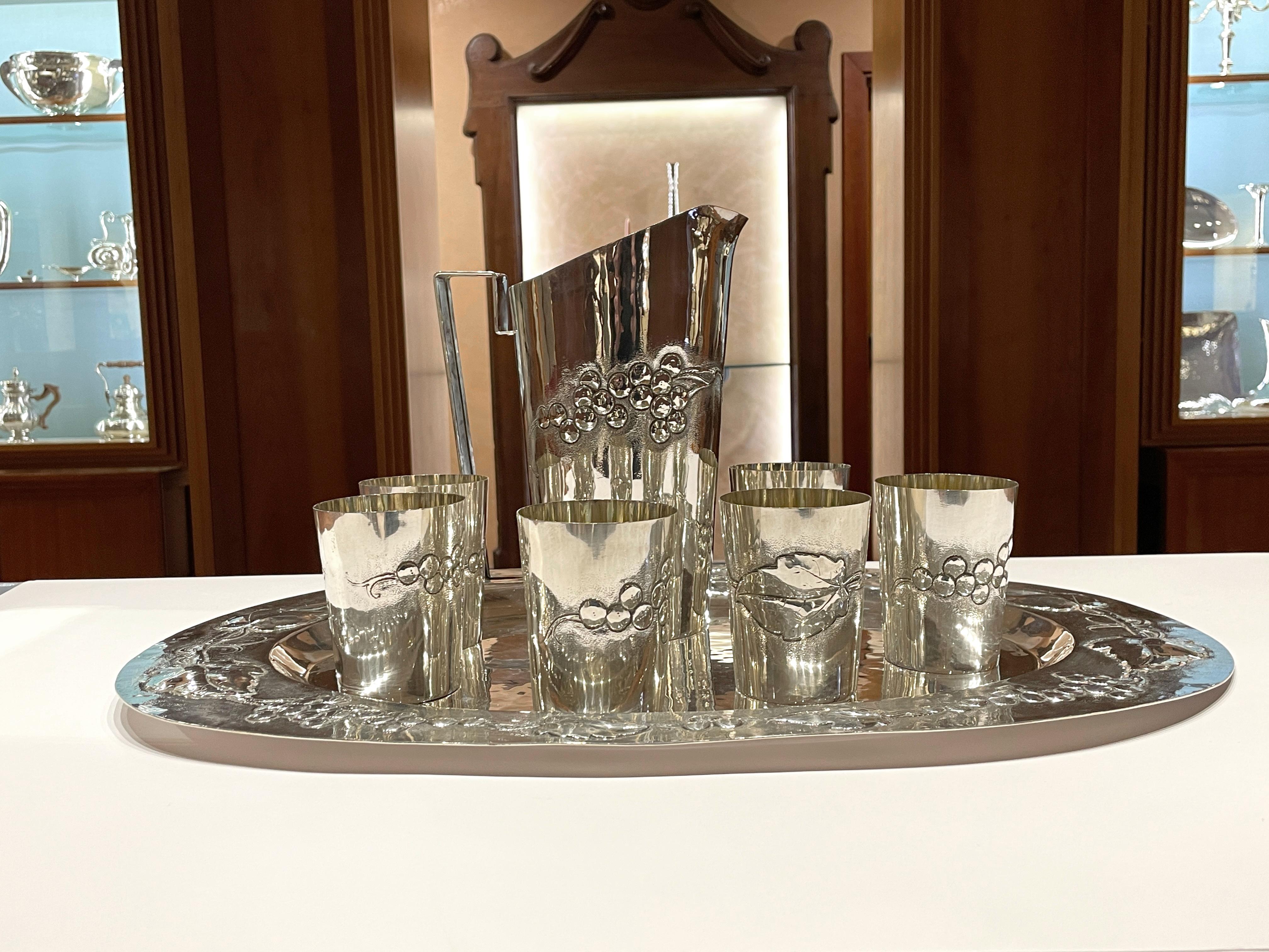 Set of 6 glasses, carafe and tray in chiseled silver, Brandimarte. In New Condition For Sale In Perugia, IT