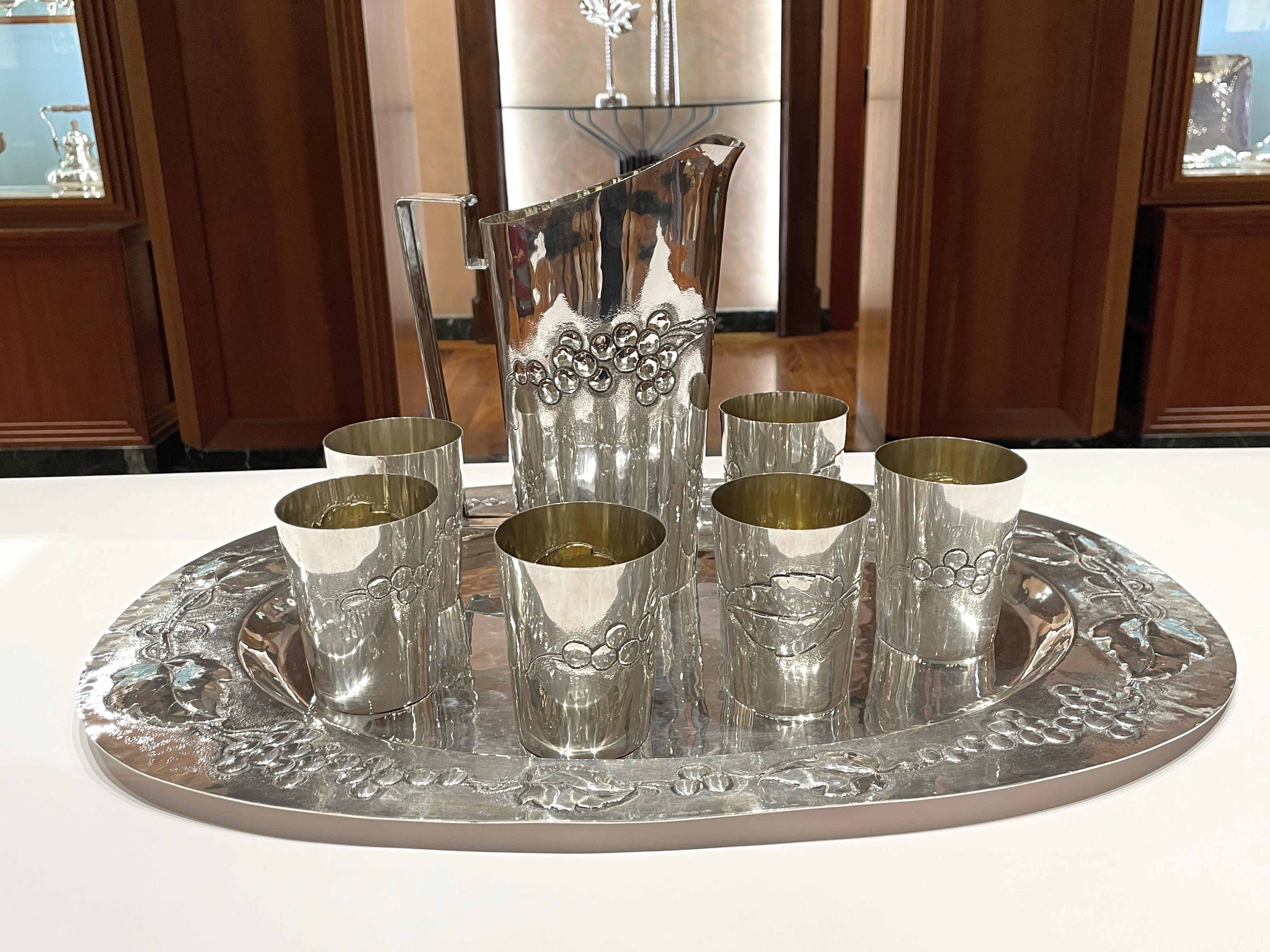 Women's or Men's Set of 6 glasses, carafe and tray in chiseled silver, Brandimarte. For Sale
