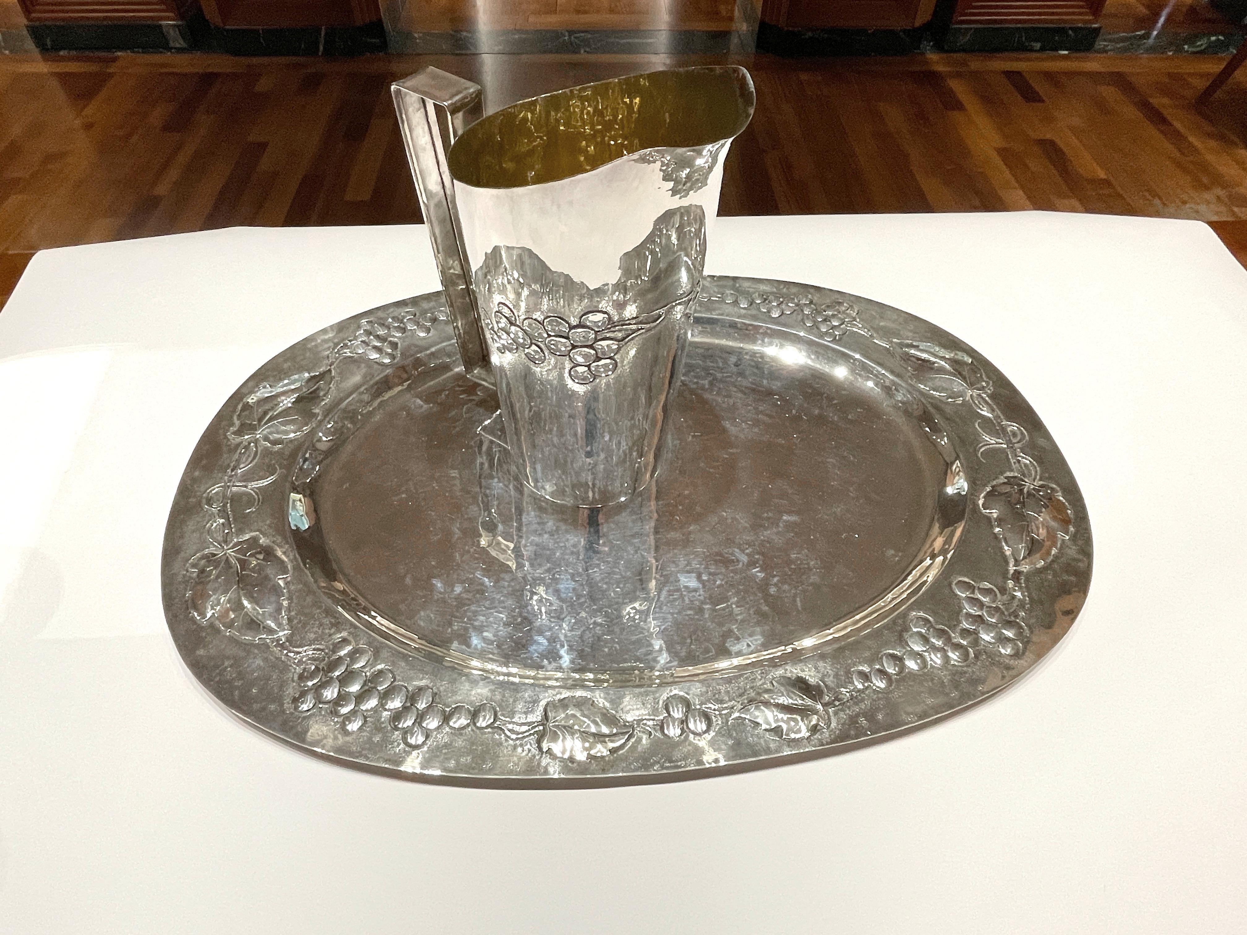 Set of 6 glasses, carafe and tray in chiseled silver, Brandimarte. For Sale 3