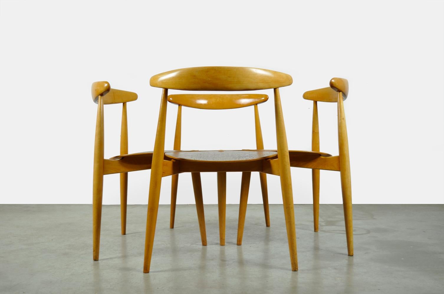 Ensemble de chaises à manger danoises en forme de cœur, FH4103, Hans J. Wegner pour Fritz Hansen, années 1950 Bon état - En vente à Denventer, NL