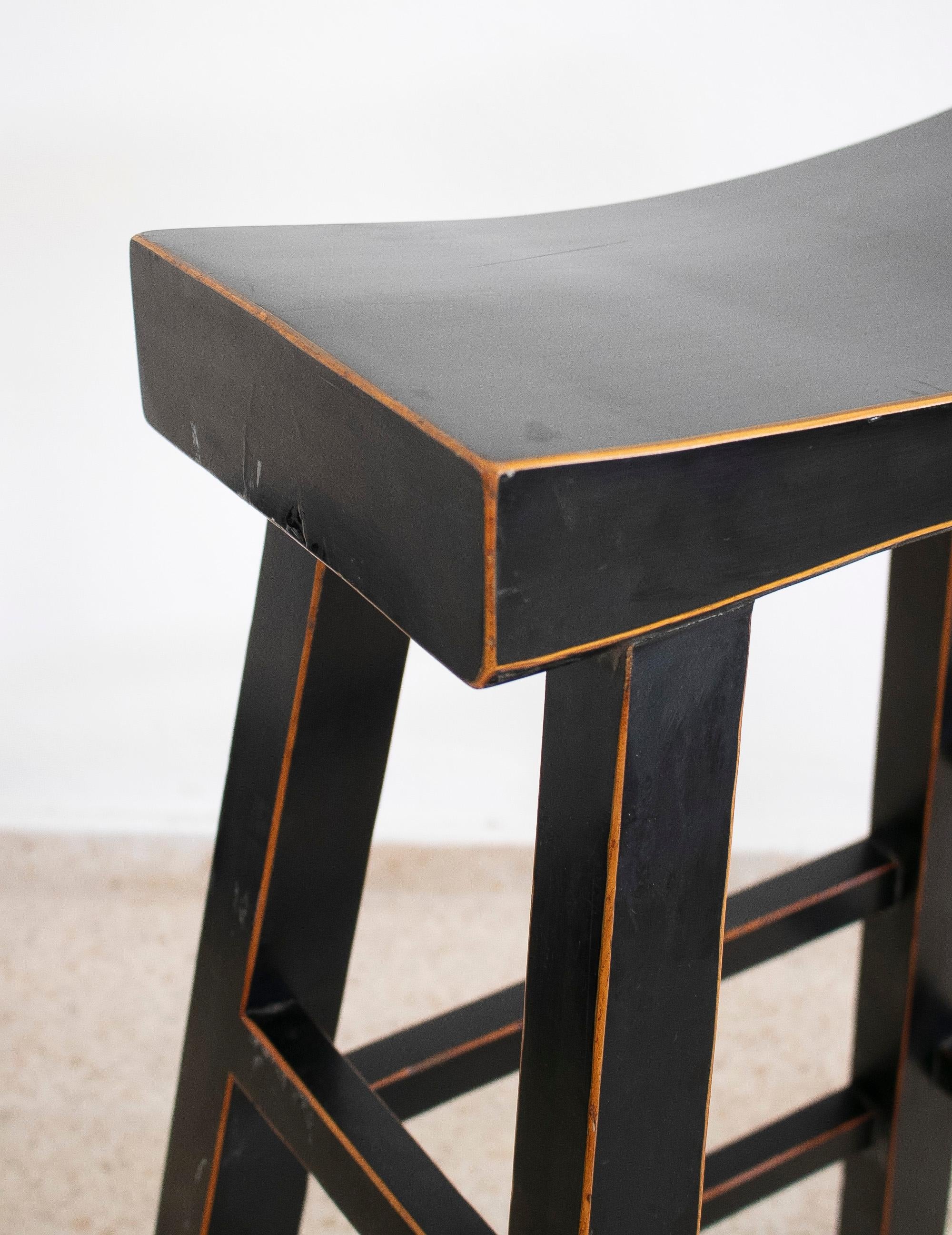 Ess Set De Taburetes De Madera De Estilo Oriental Lacadas En Negro Aos 1990 im Angebot 7
