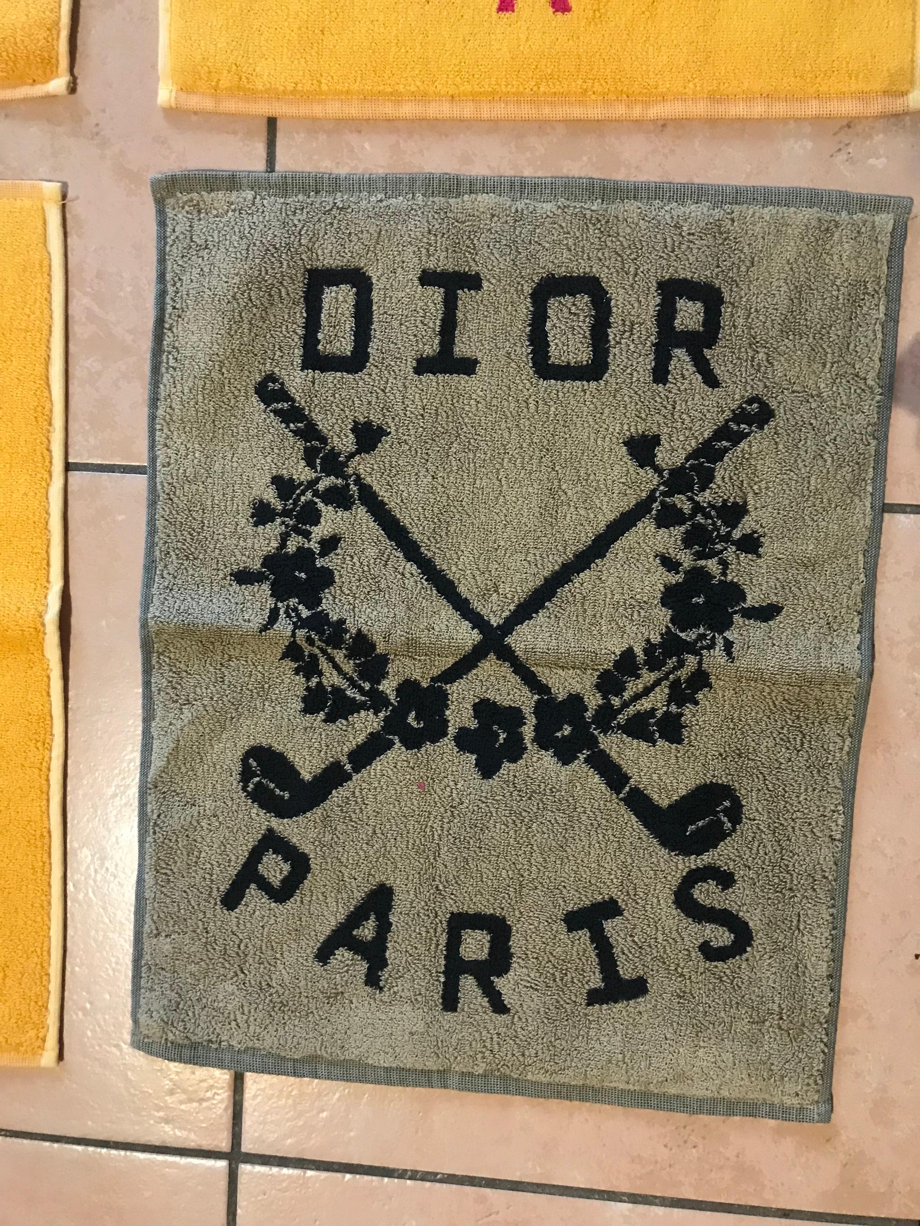 Set de toilettes invités Christian Dior collection Golf. Neu jamais utilisé. (Braun) im Angebot