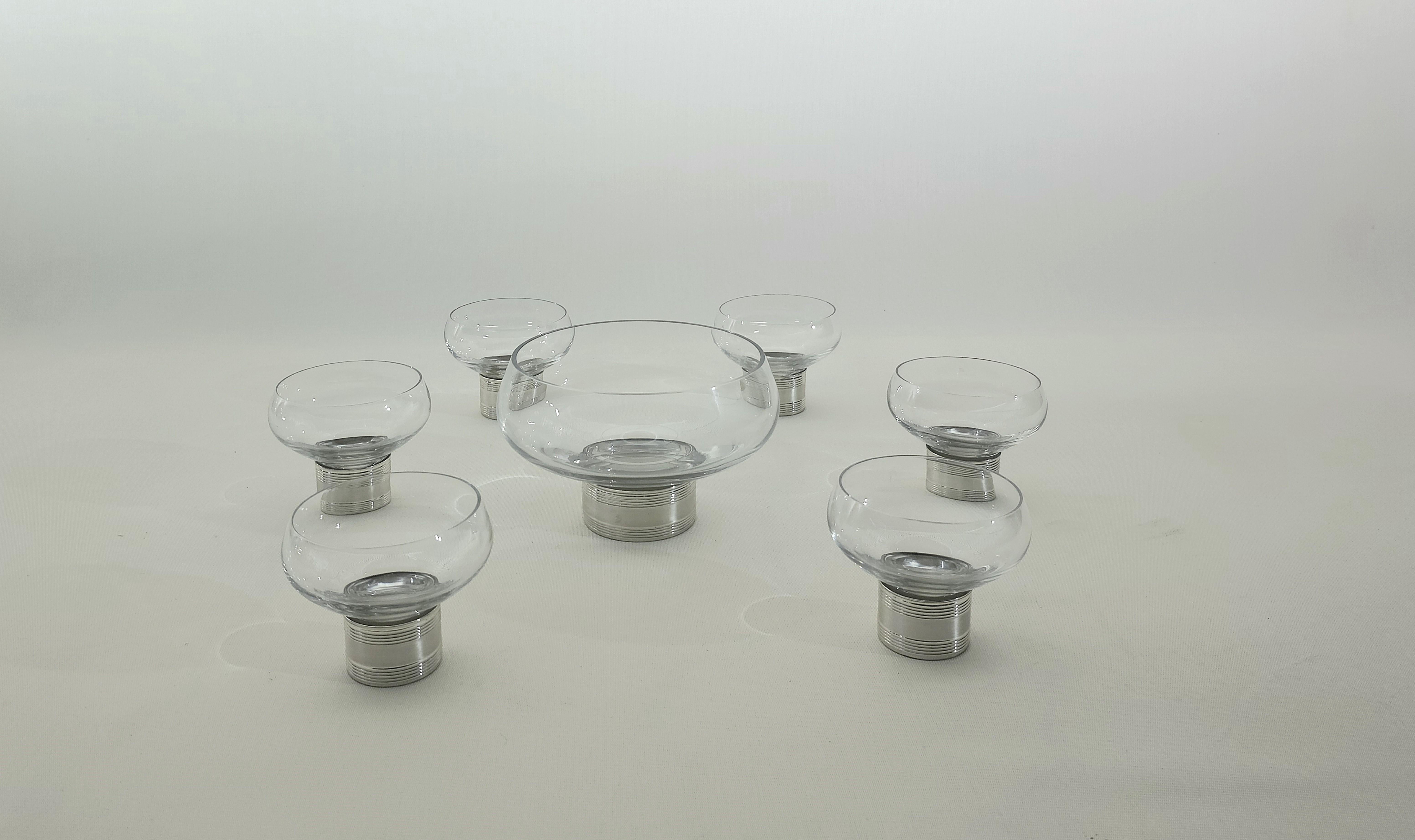Refined dessert service set in hand-crafted crystal and 800 silver, consisting of a large cup and 6 small cups. 70's/80's.


Note: We try to offer our customers an excellent service even in shipments all over the world, collaborating with one of the