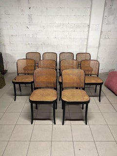 Lot de 10 chaises modèle 811 années 1970, fabrication Drevounia