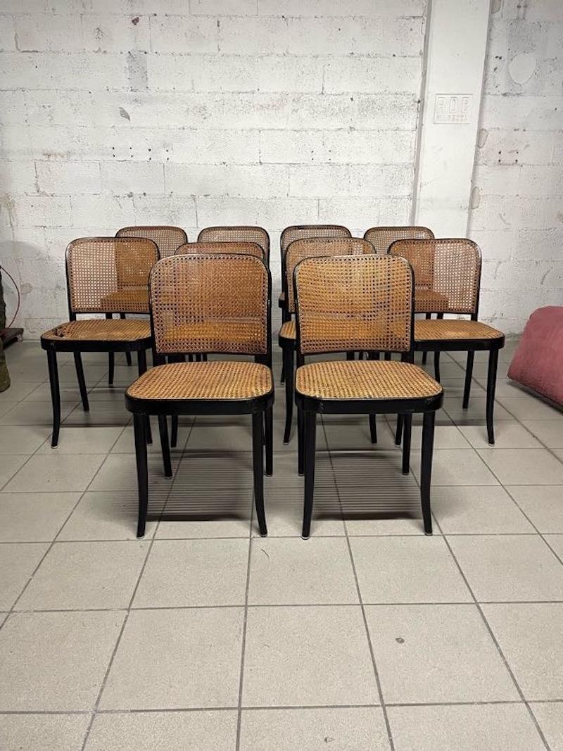 Juego de 10 sillas modelo 811 años 70, fabricación Drevounia Romántico en venta