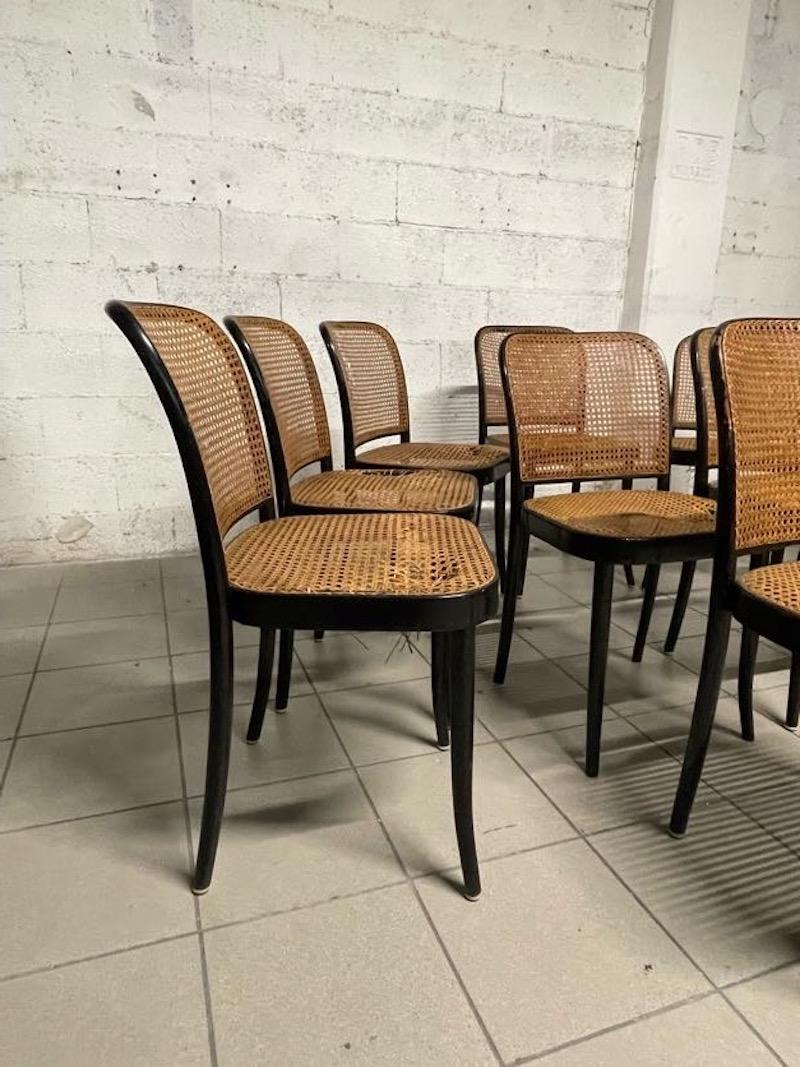 Juego de 10 sillas modelo 811 años 70, fabricación Drevounia Paja en venta