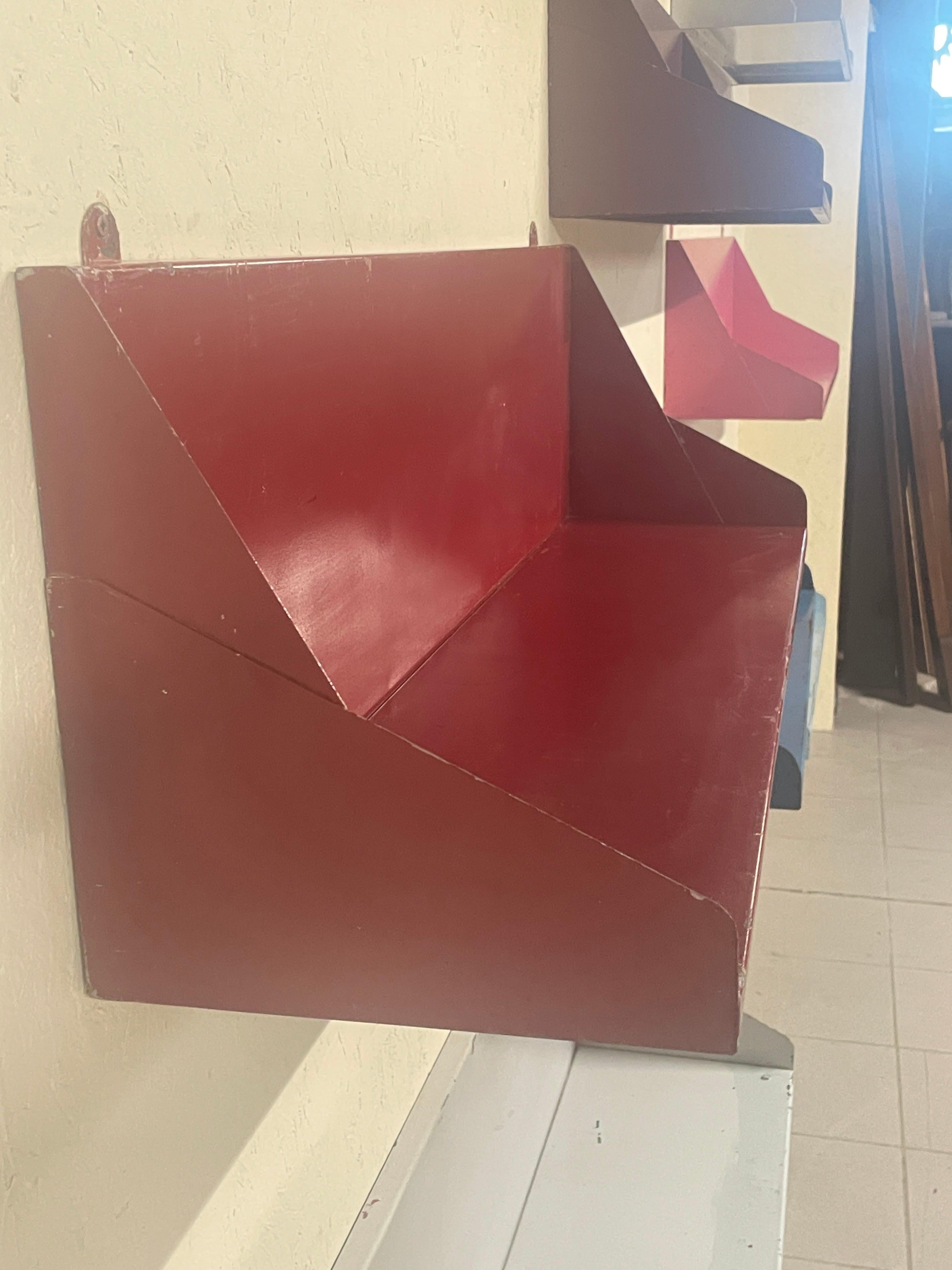 Satz von 11 Regalen aus lackiertem Eisen, 1960er Jahre im Angebot 7