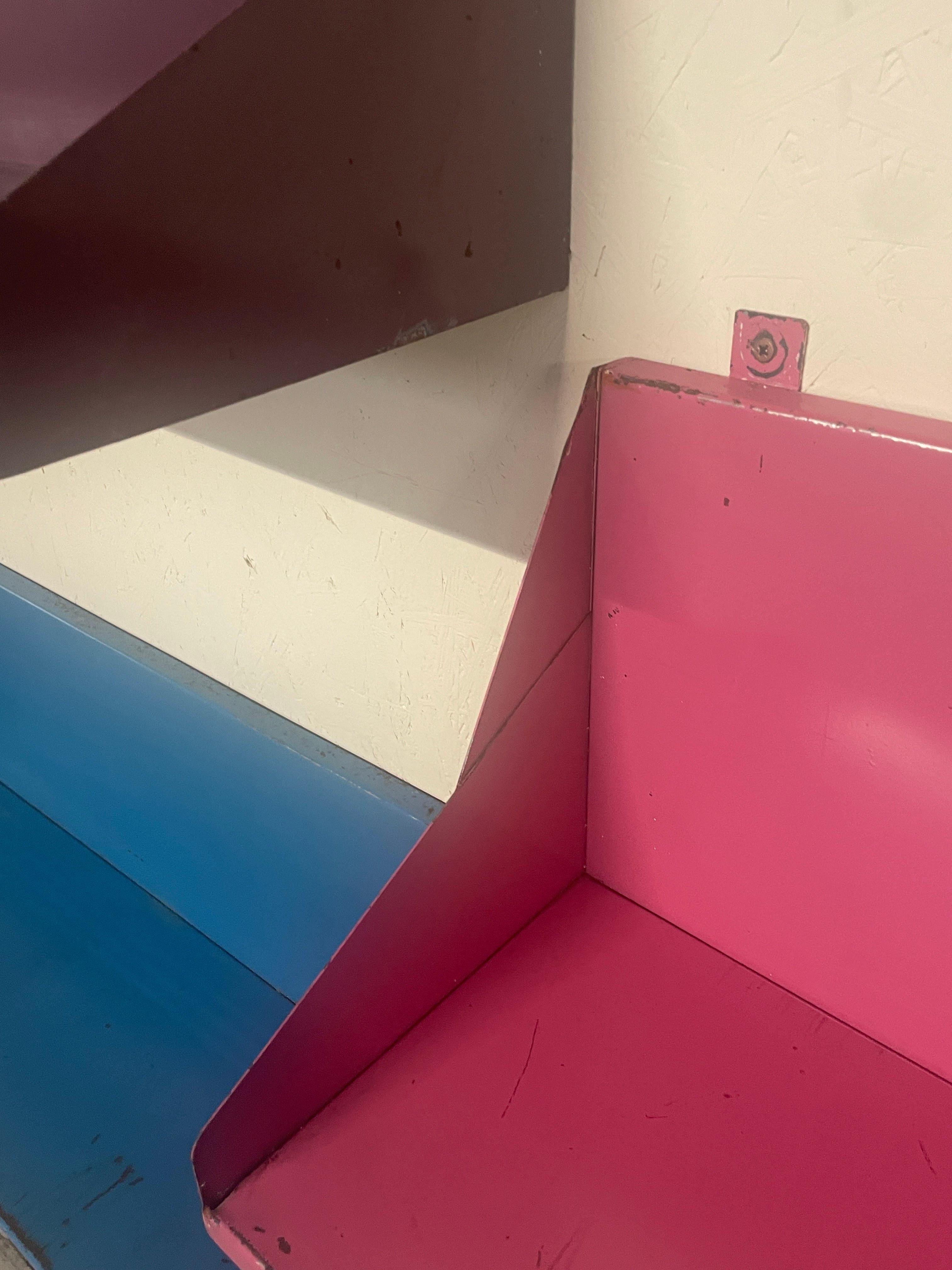 Satz von 11 Regalen aus lackiertem Eisen, 1960er Jahre im Angebot 14