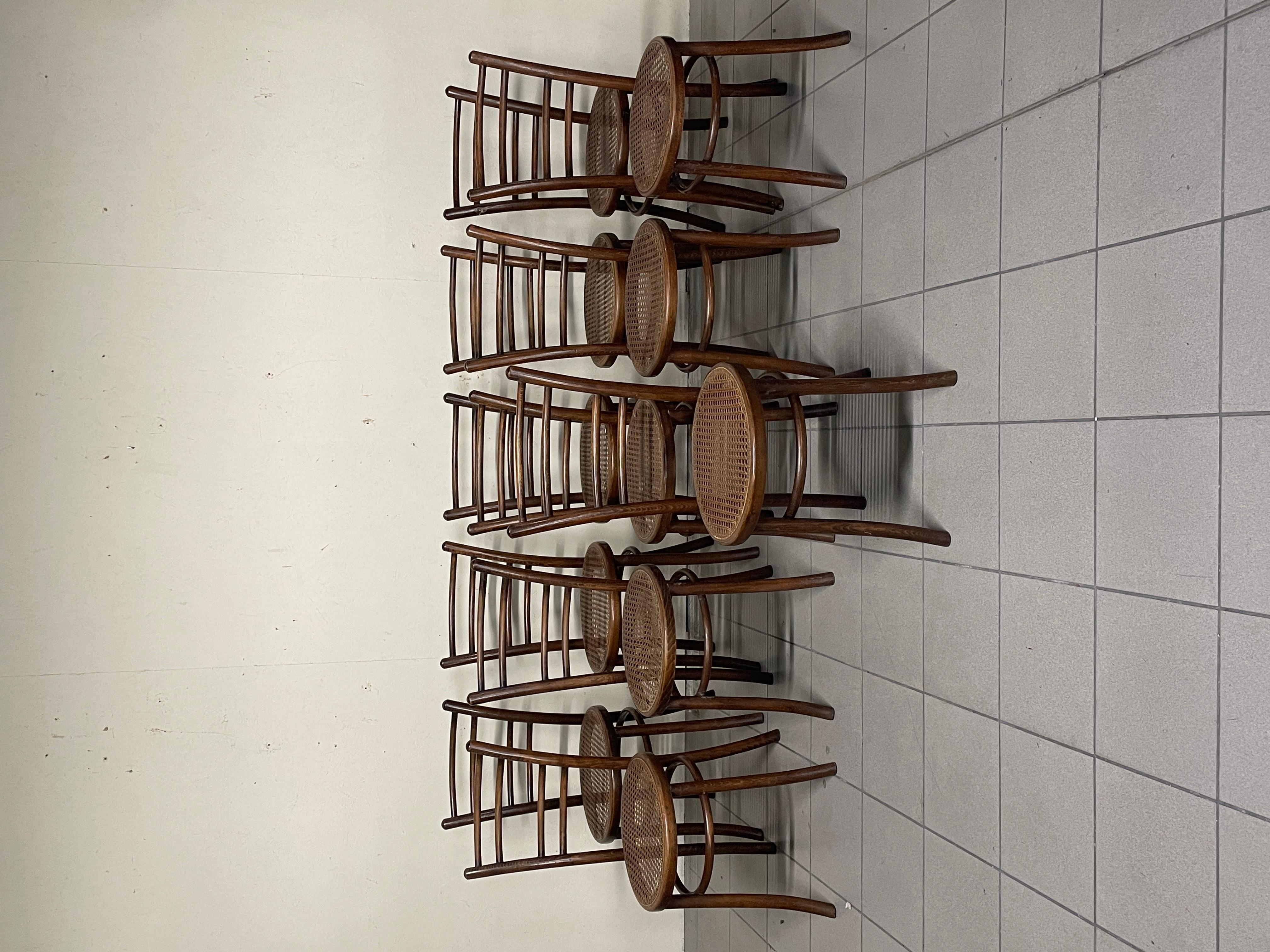 Einzigartiger Satz von 11 Stühlen aus dem späten 19. Jahrhundert aus Buchenholz und Korbgeflecht mit runder Sitzfläche, Typ 