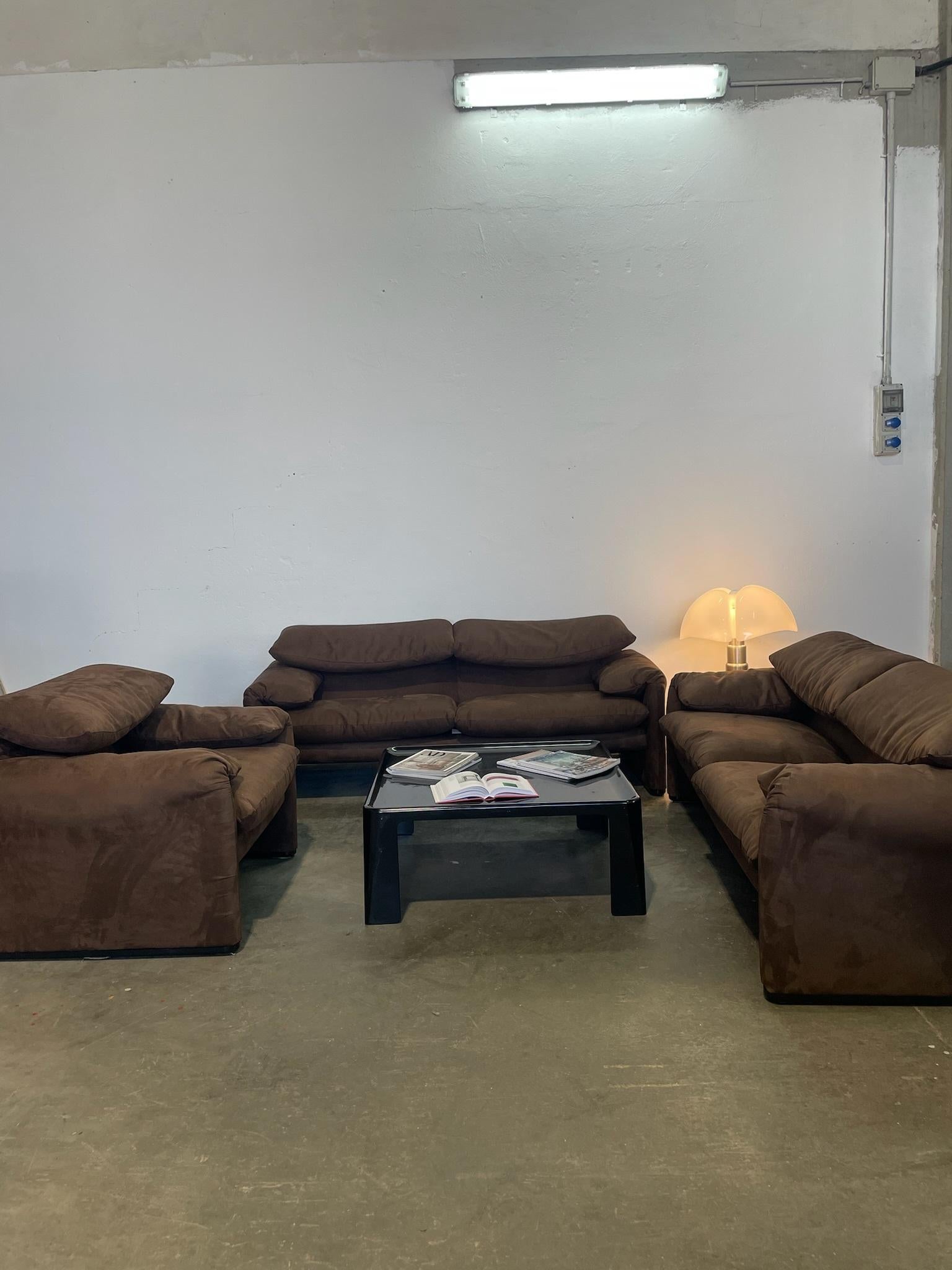 Mid-Century Modern Set di 2 divani e una poltrona maralunga di vico magistretti per cassina For Sale