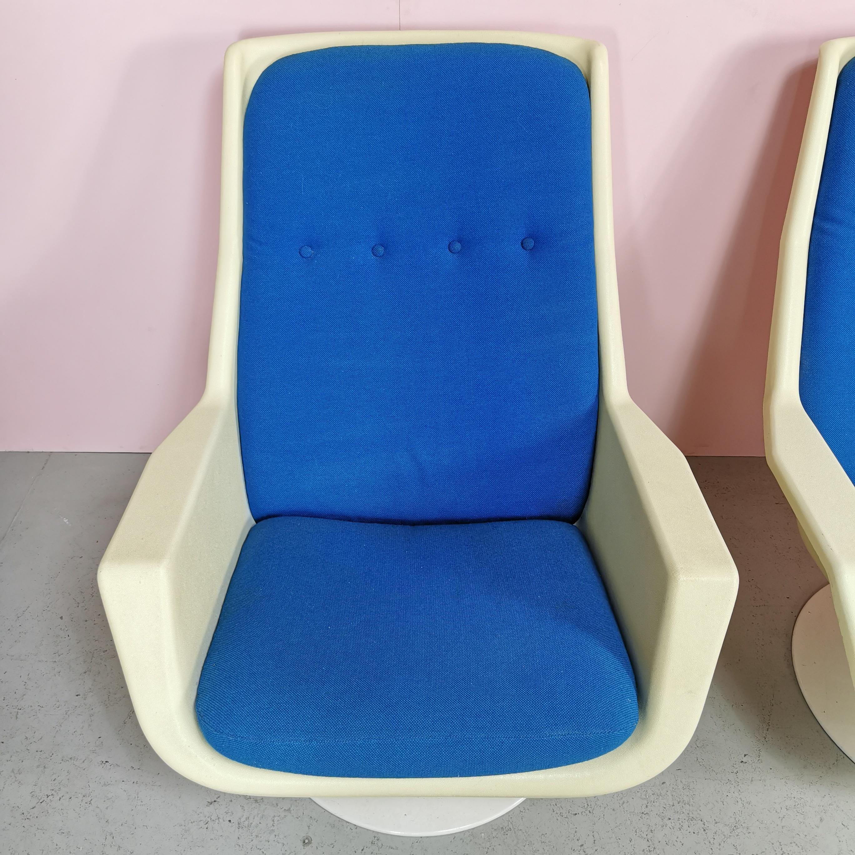 Other set of 2 Space Age Armchairs Production Hille designer Robin Day 1970's For Sale