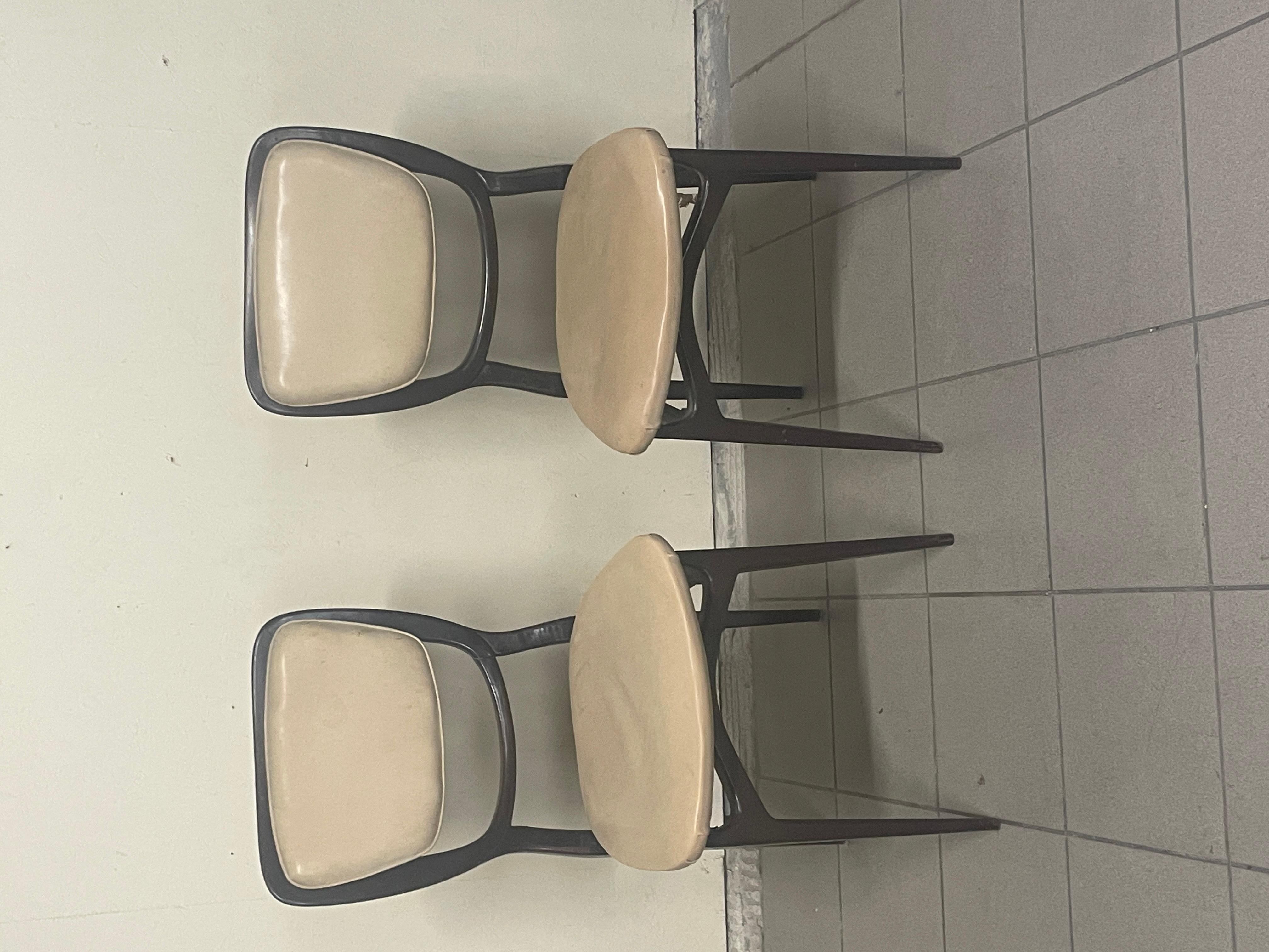 Set of 2 chairs from the 1960s with mahogany wood frame and original sky upholstery.

The frame of the chairs is sound but they are in need of restoration to re-polish the wood and redo the sky upholstery as it has several signs of time and